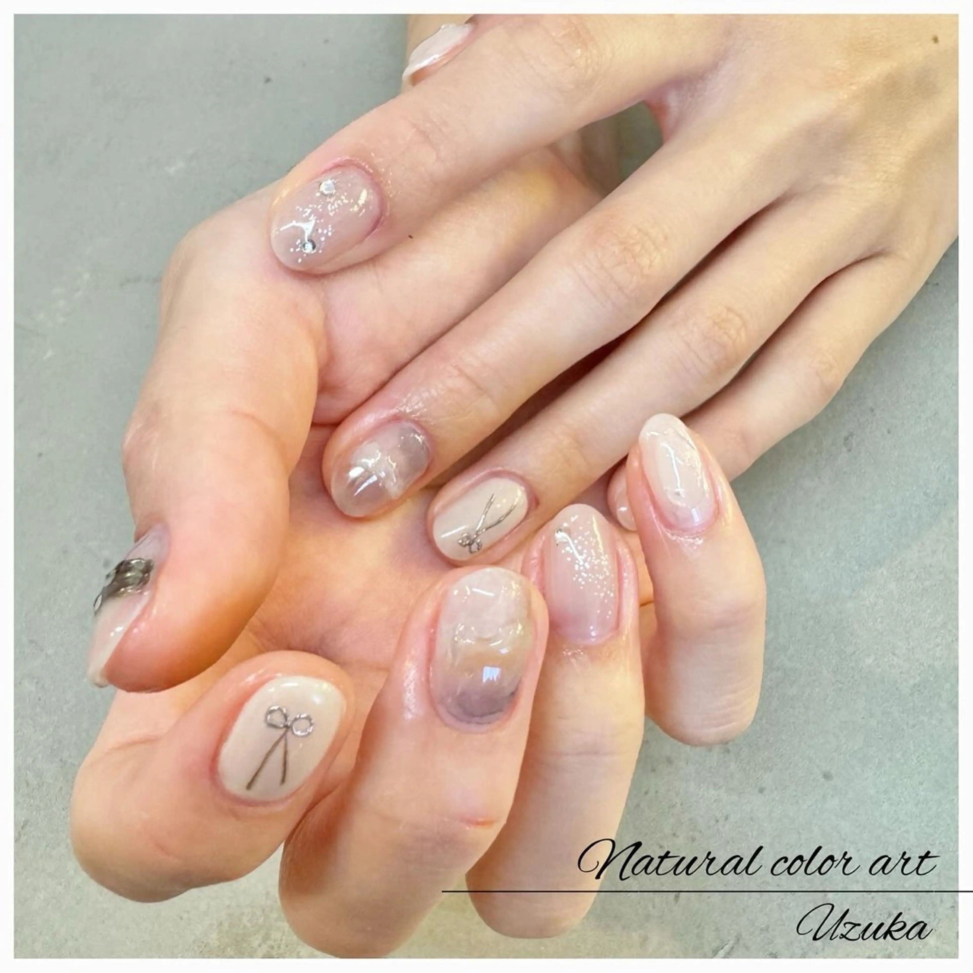 ネイル ミラーネイル 持ち込み ニュアンスネイル リボン 【 enn 】 Uzuka Yukaのネイルデザイン