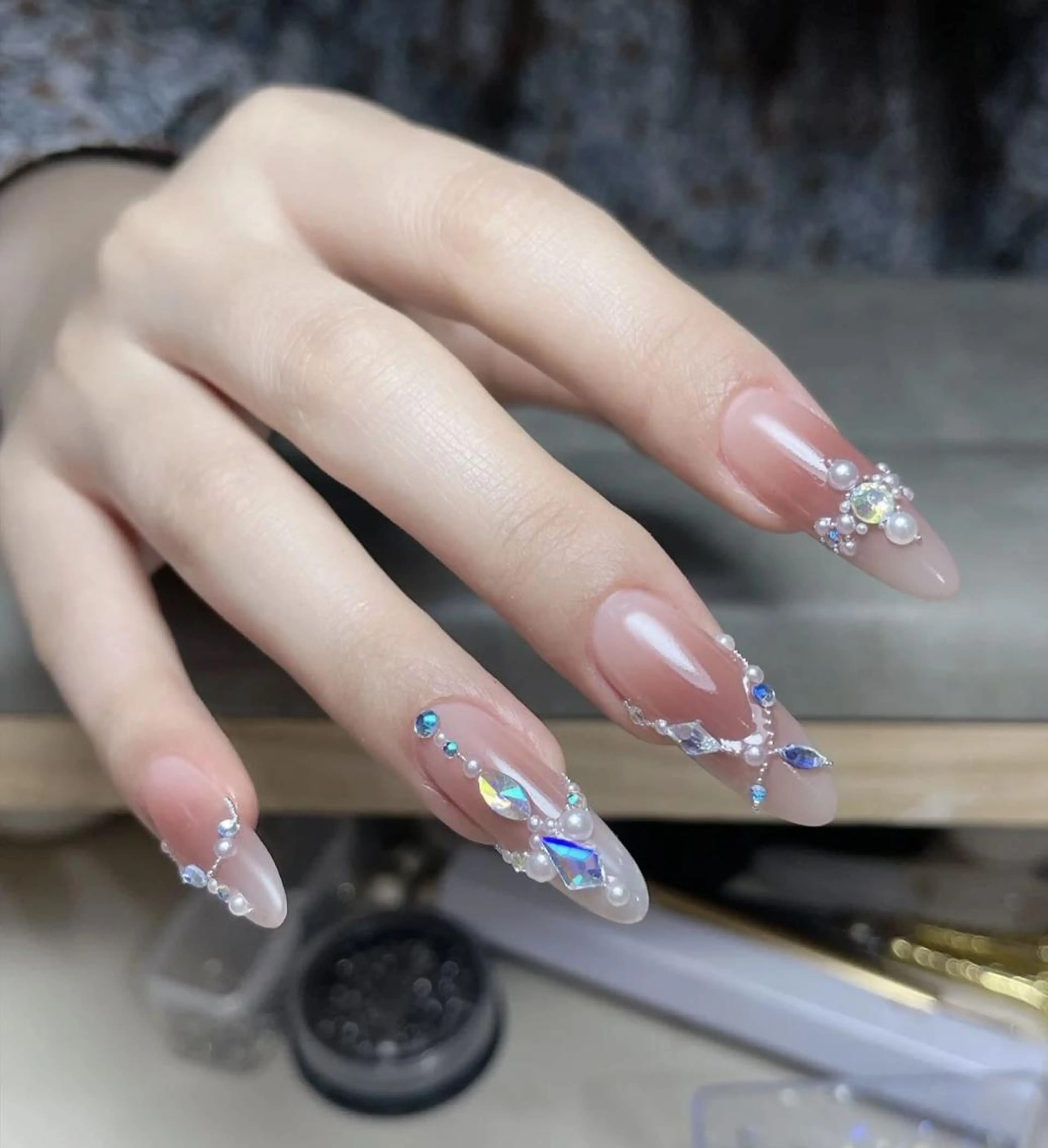 ネイル アートネイル 長さ出し ネイルチップ Queens マオのネイルデザイン