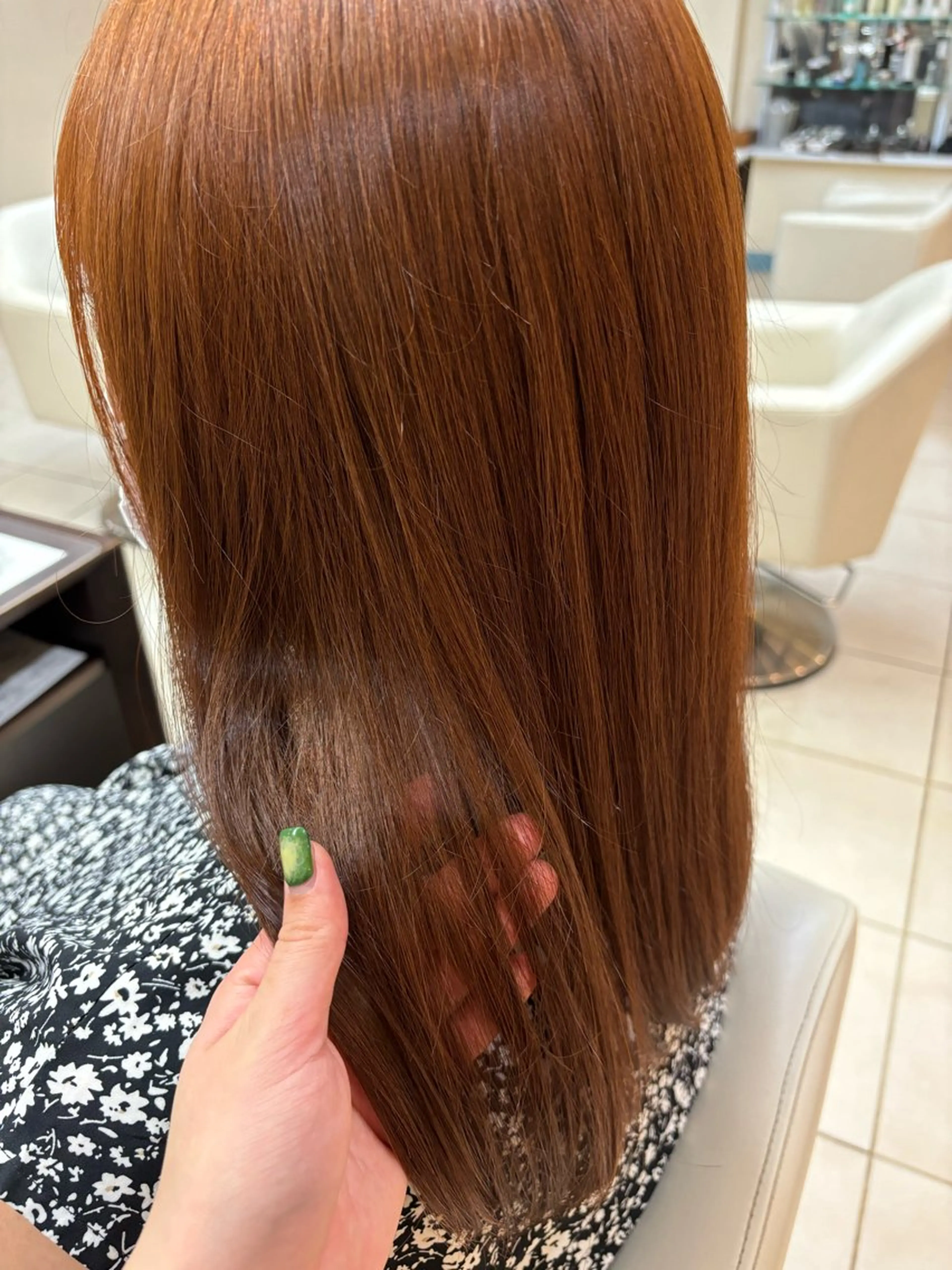 セミロング カラー 伊藤 杏奈のヘアスタイル