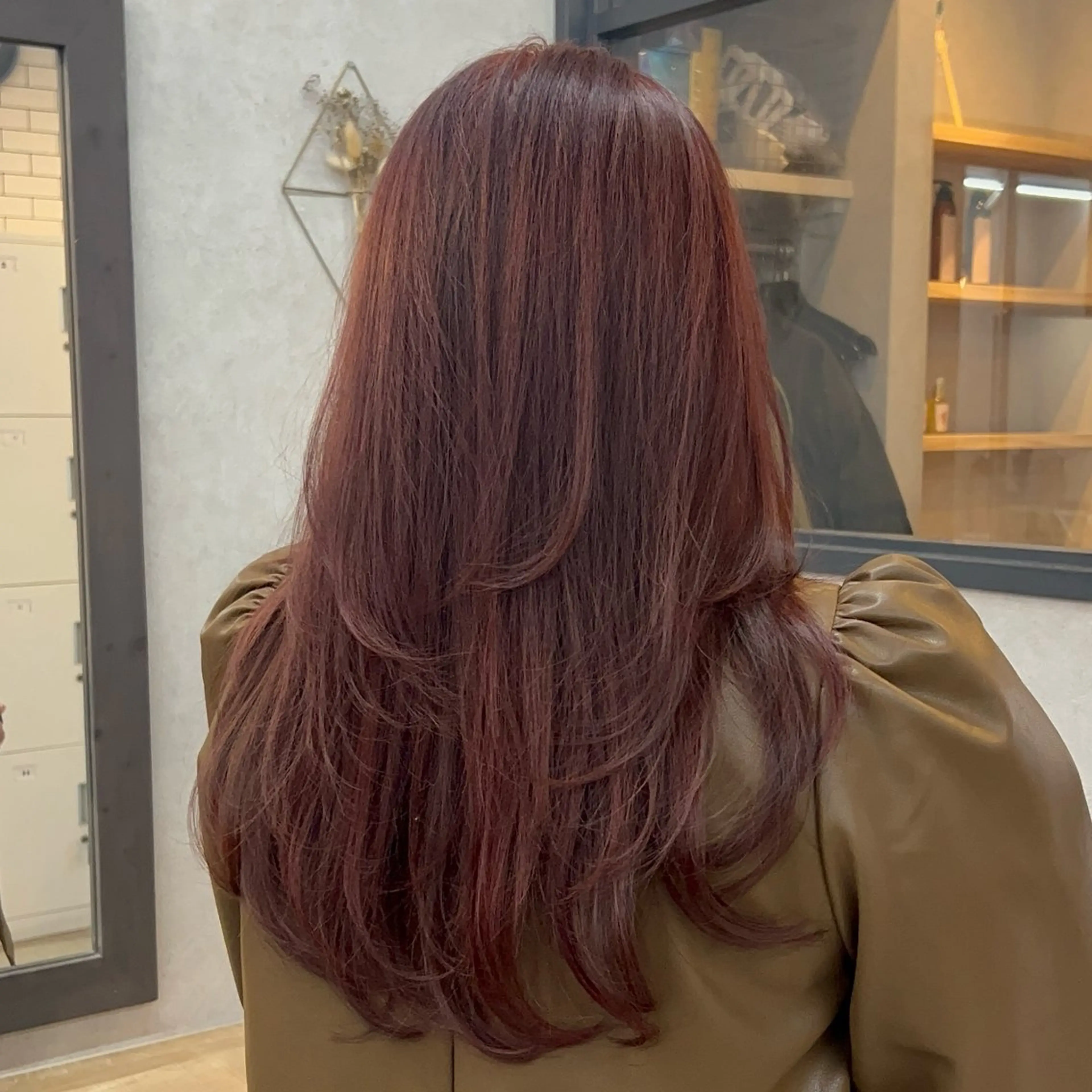 セミロング カラー レッドカラー カット ヘアカラー トリートメント いなみね はるきのヘアスタイル