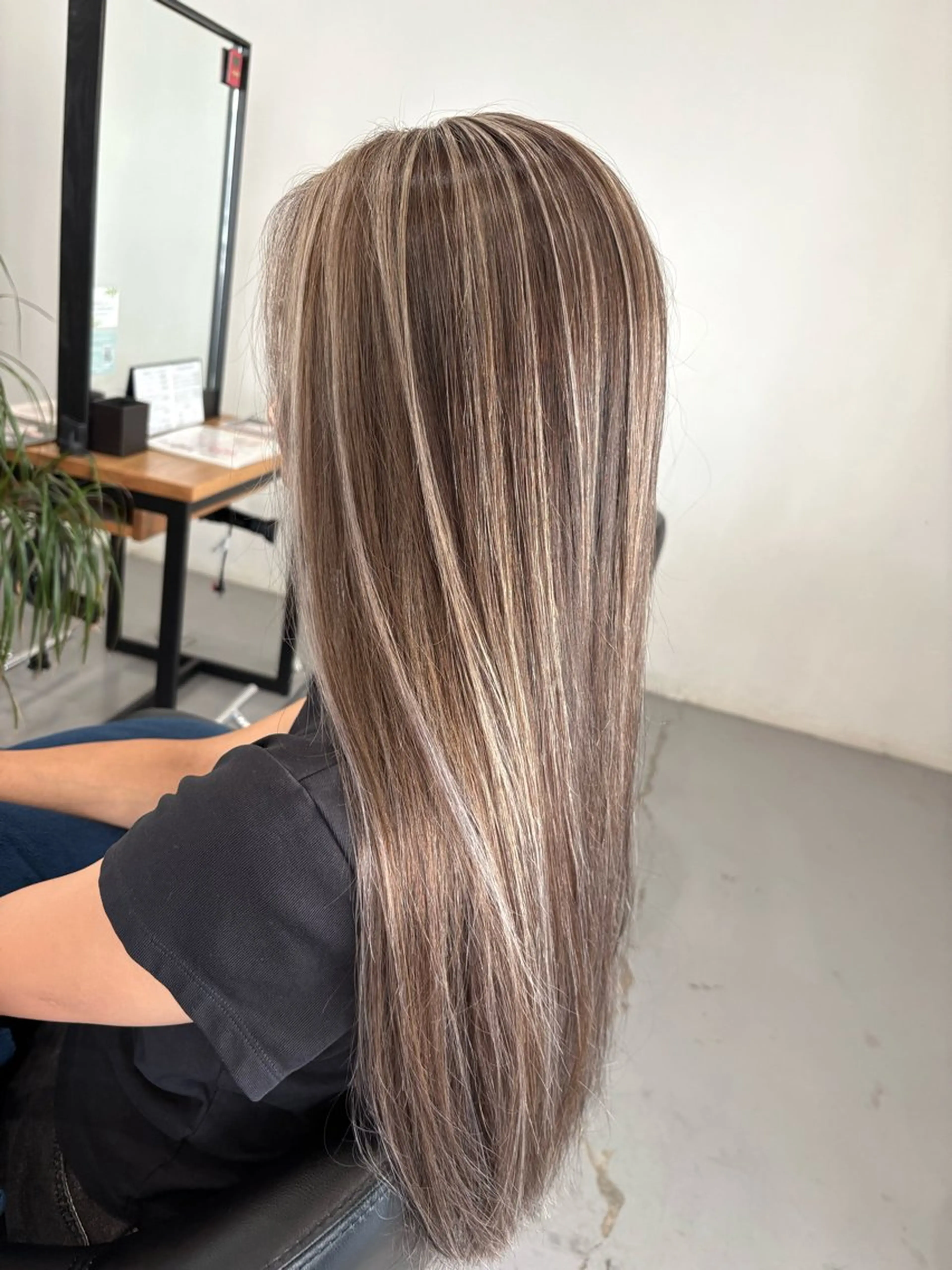 ロング ハイライト 一刀 厚太のヘアスタイル