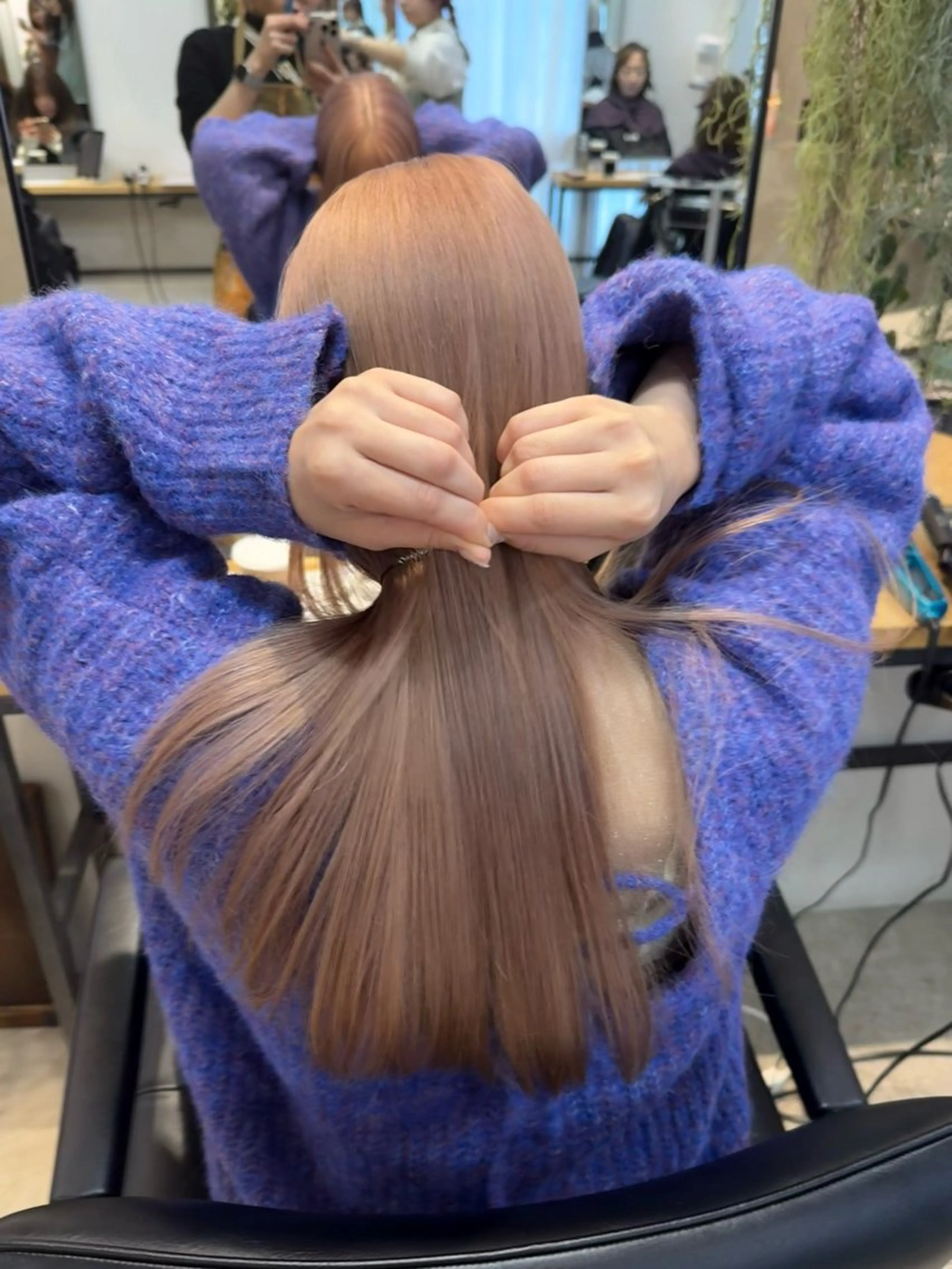 ロング カラー ミルクティー× グレージュMOMOのヘアスタイル