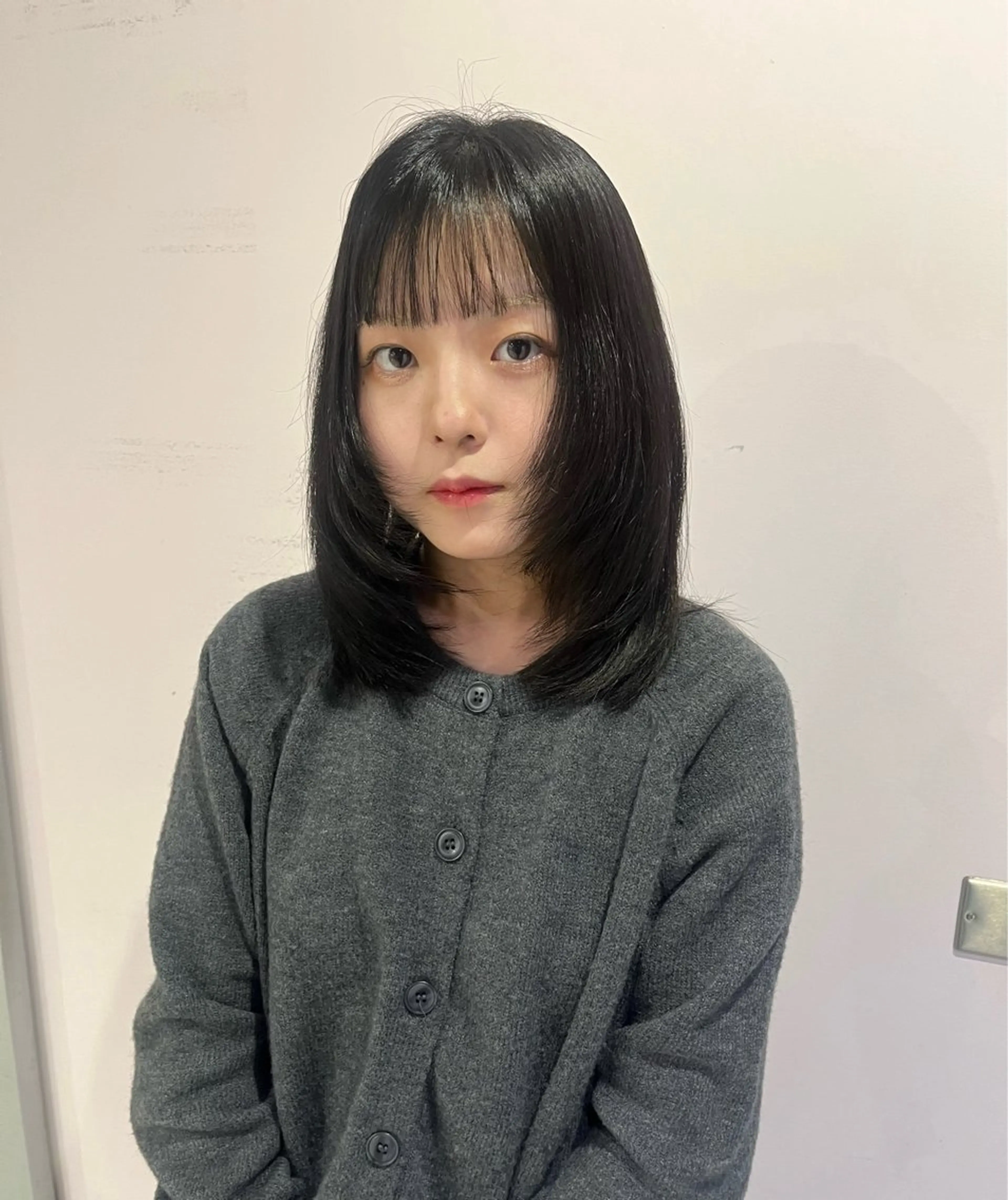 ミディアム カット ヘアカラー トリートメント あやか/ベージュ /透け感カラーのヘアスタイル