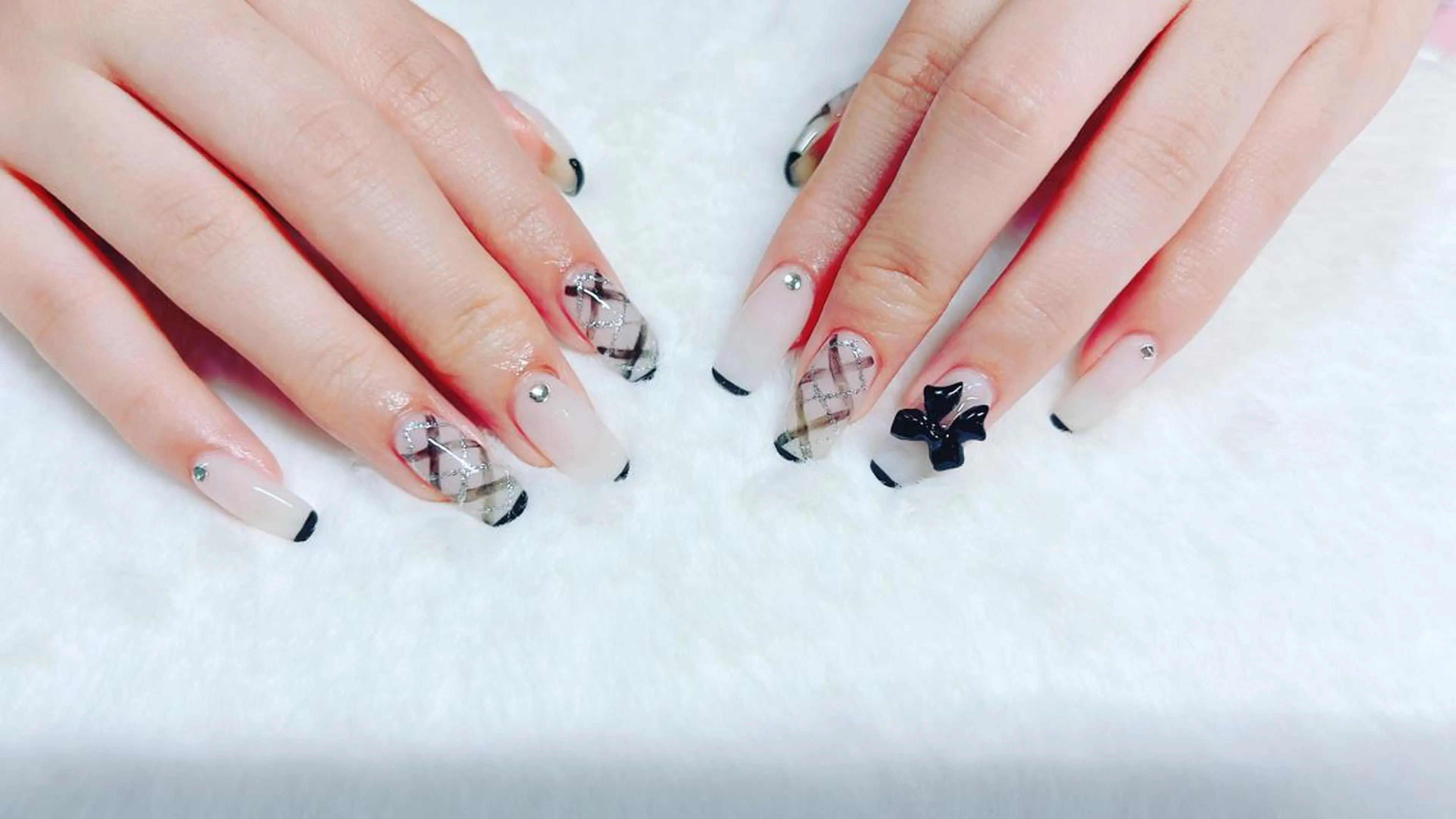 ネイル リボン ストーンネイル ハンドネイル SYU NAILのネイルデザイン