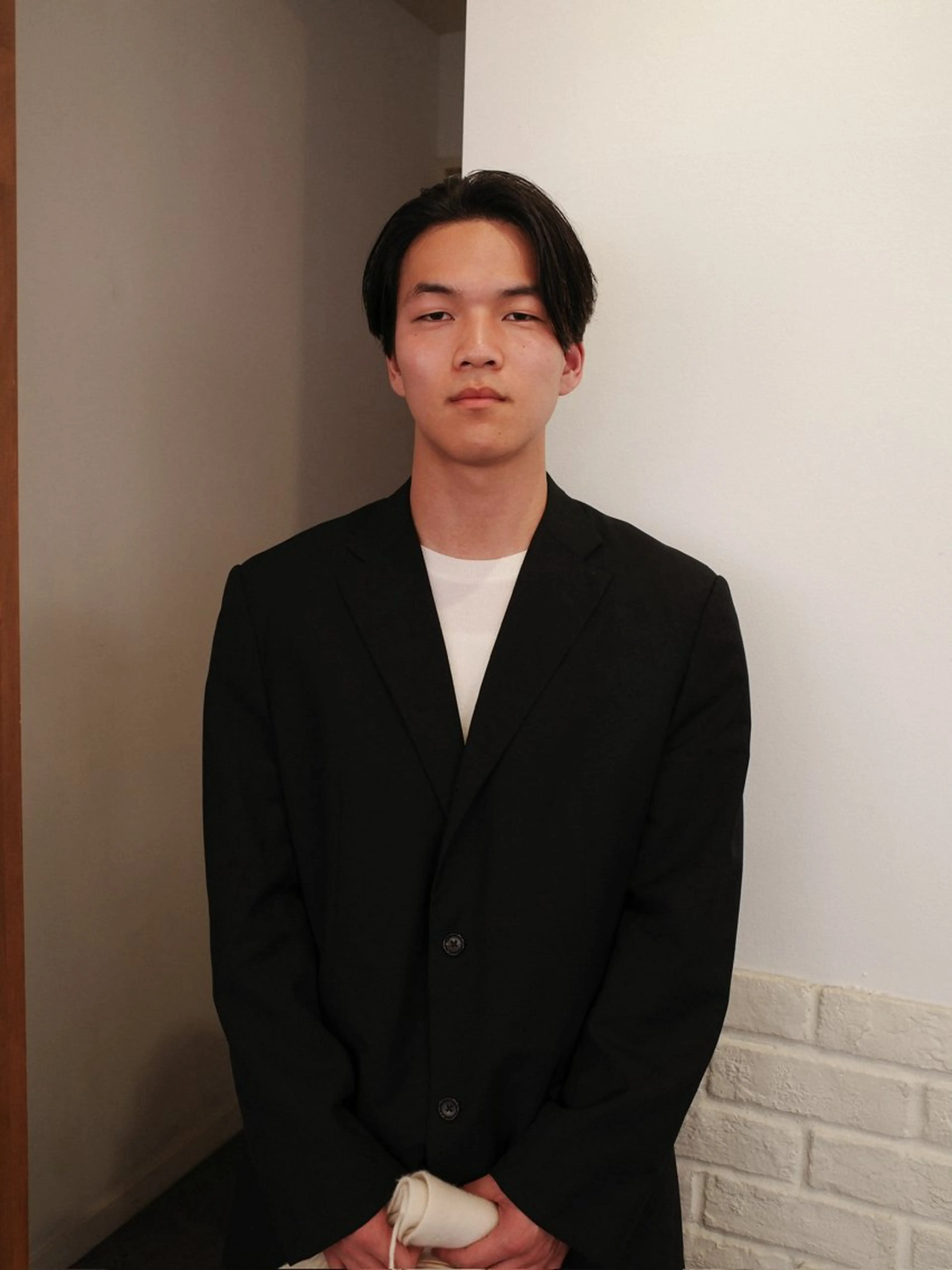 ミディアム カラー メンズ センターパート ブラウンカラー カット ヘアカラー MAKE'S所属・石坂 暢大のヘアスタイル