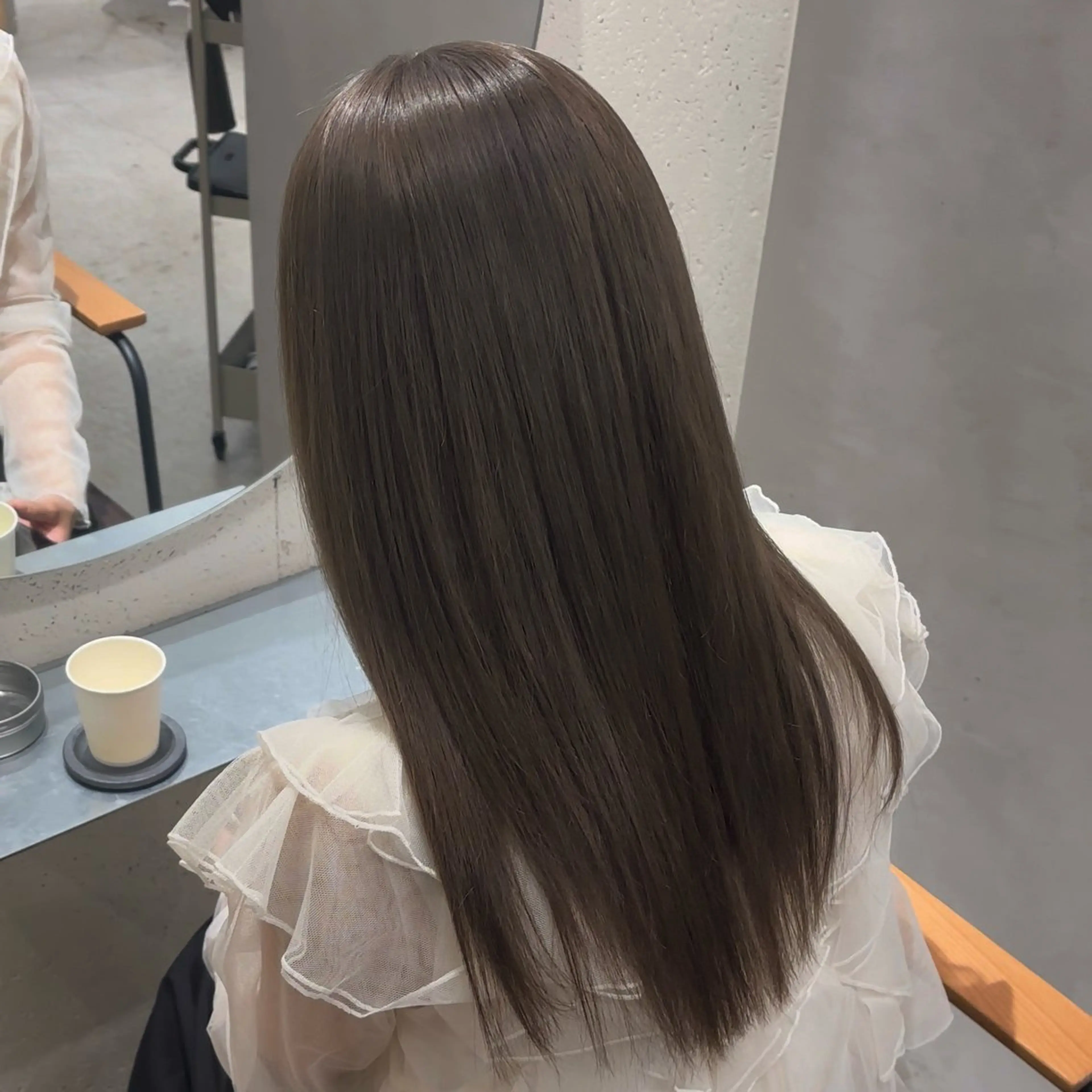 セミロング カラー ブリーチ ケアブリーチ グレージュ カット ヘアカラー トリートメント ヘッドスパ ヘアセット オカベ ショウマのヘアスタイル