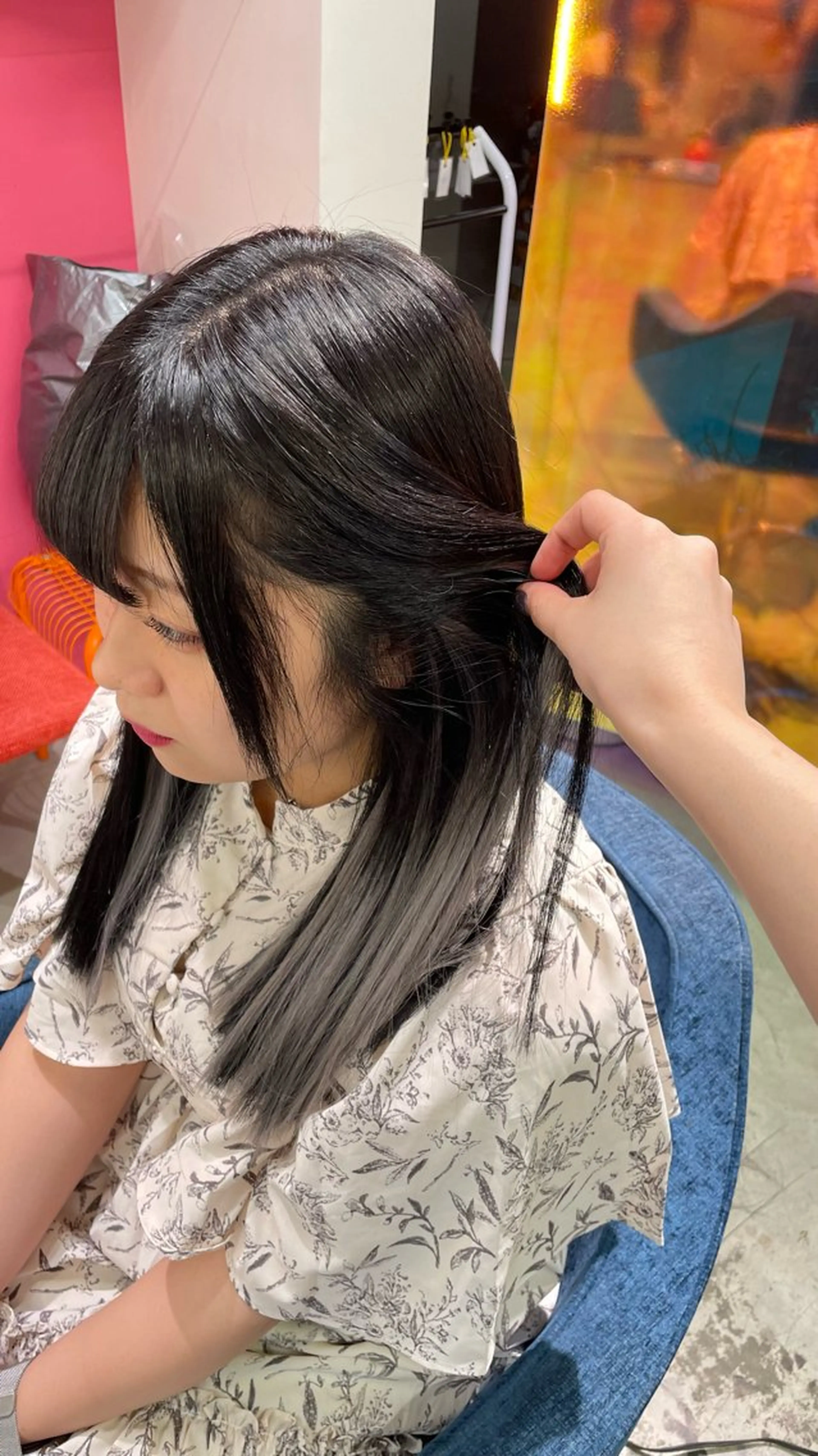 カラー Boxmico. / カカズ コトネのヘアスタイル