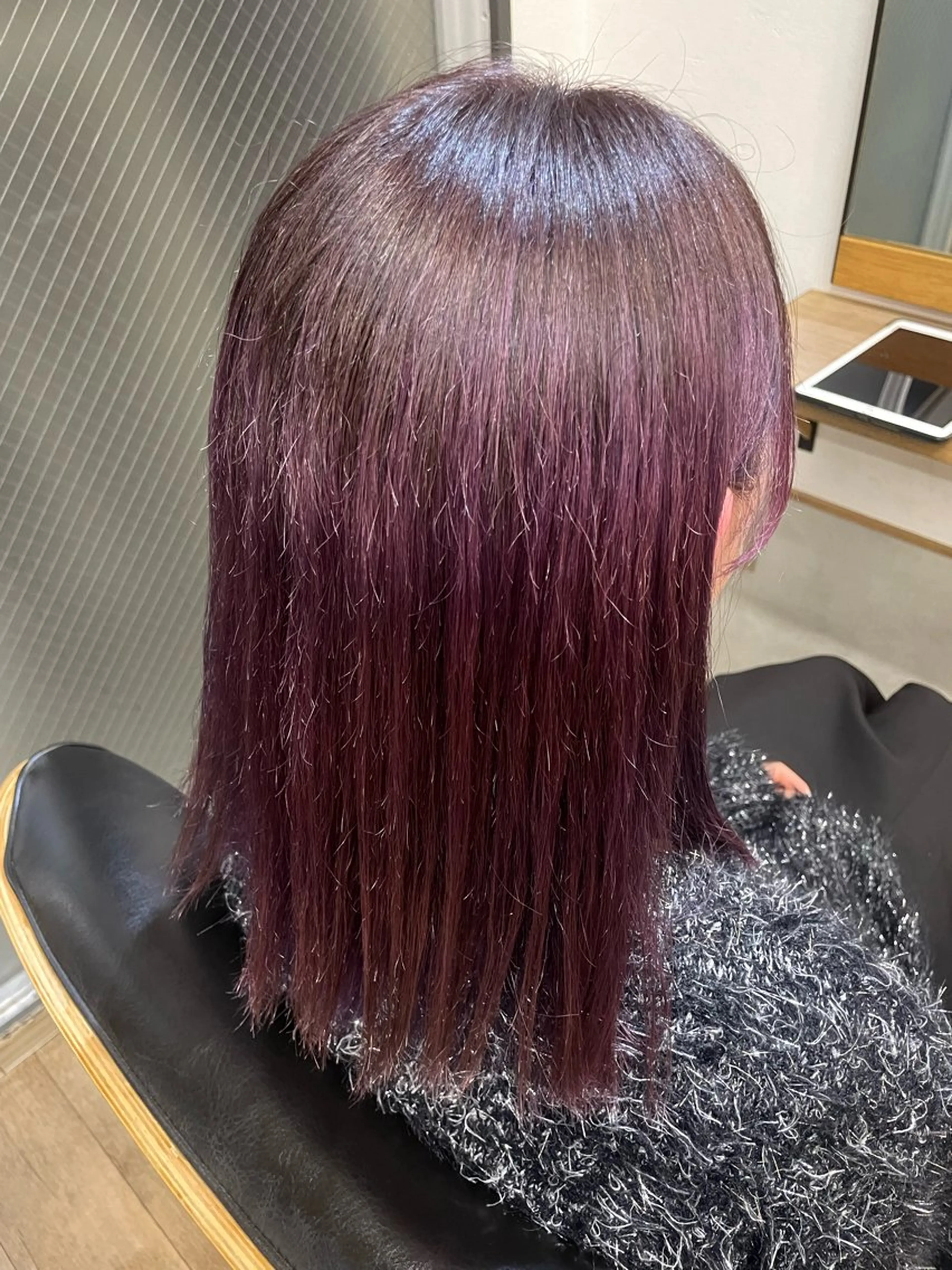 セミロング カラー パープルカラー レッドカラー THREE noon所属・田中 きこのヘアスタイル