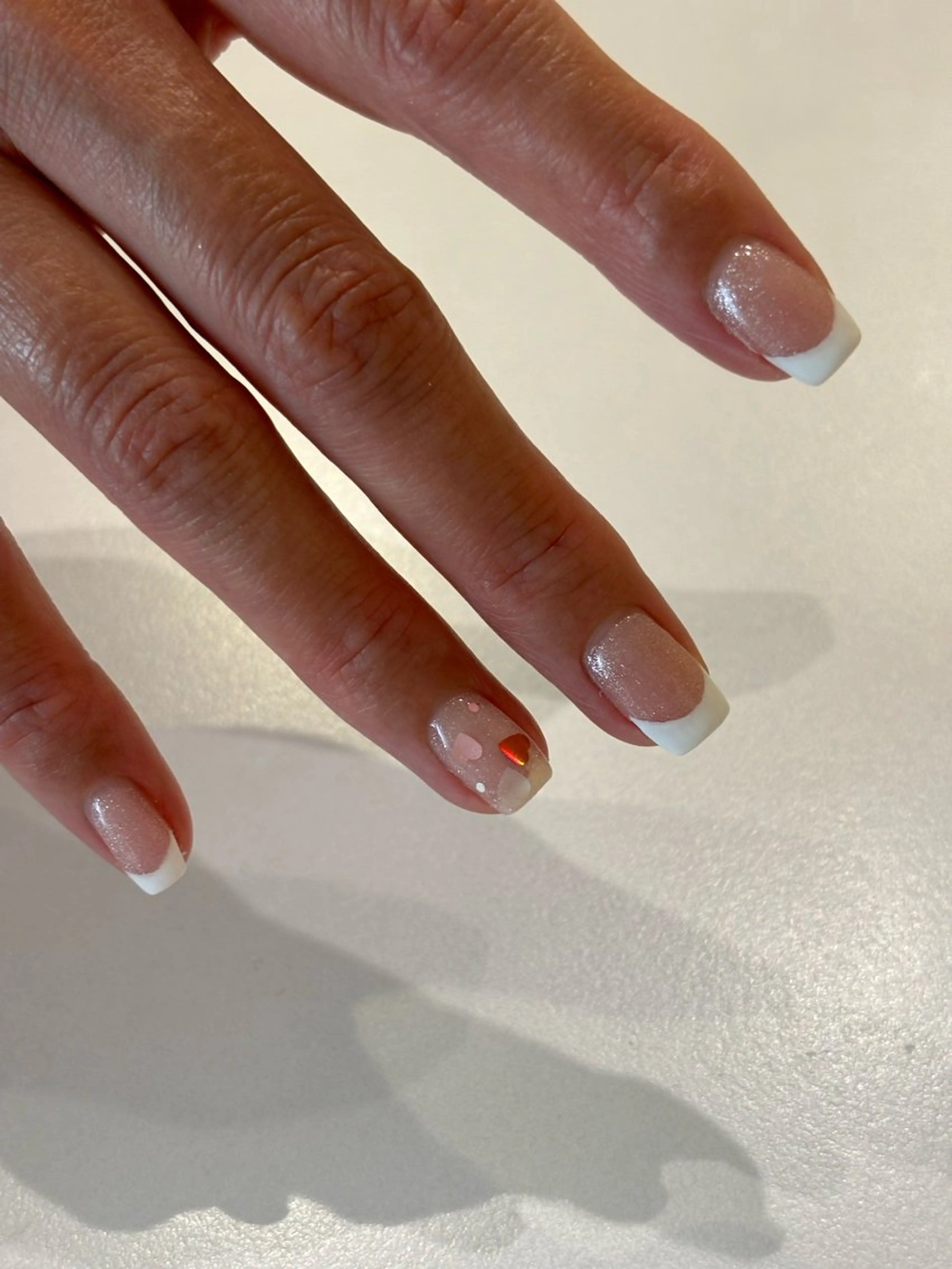 ネイル アートネイル フレンチネイル ハート ラメ(グリッター) ハンドネイル Ann. nail.tokyo所属・Ann nailのネイルデザイン