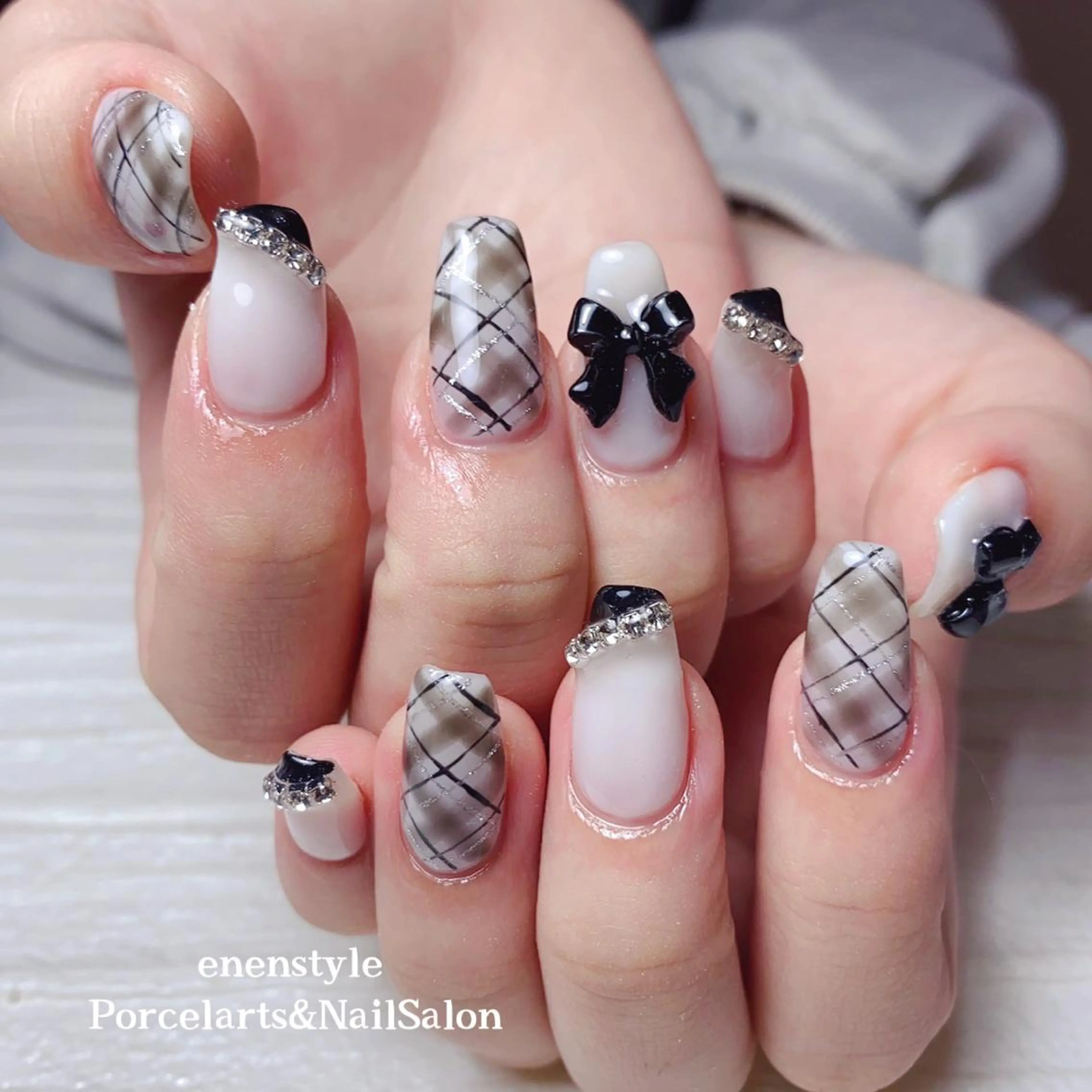 ミディアム ネイル 👑enen style👑のネイルデザイン