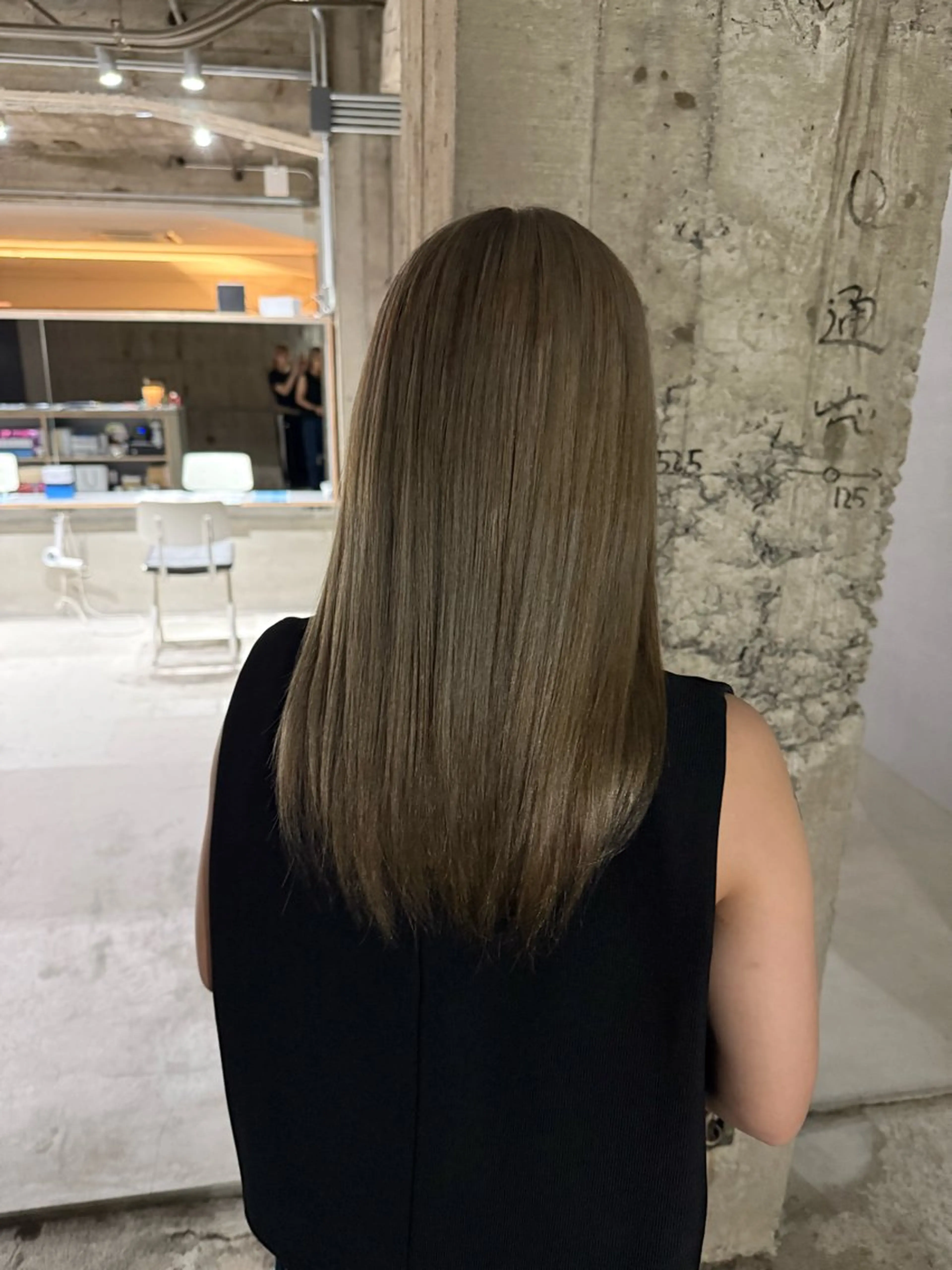 ロング カラー 透明感カラー ロング ヘアカラー 庄田 弥澄のヘアスタイル