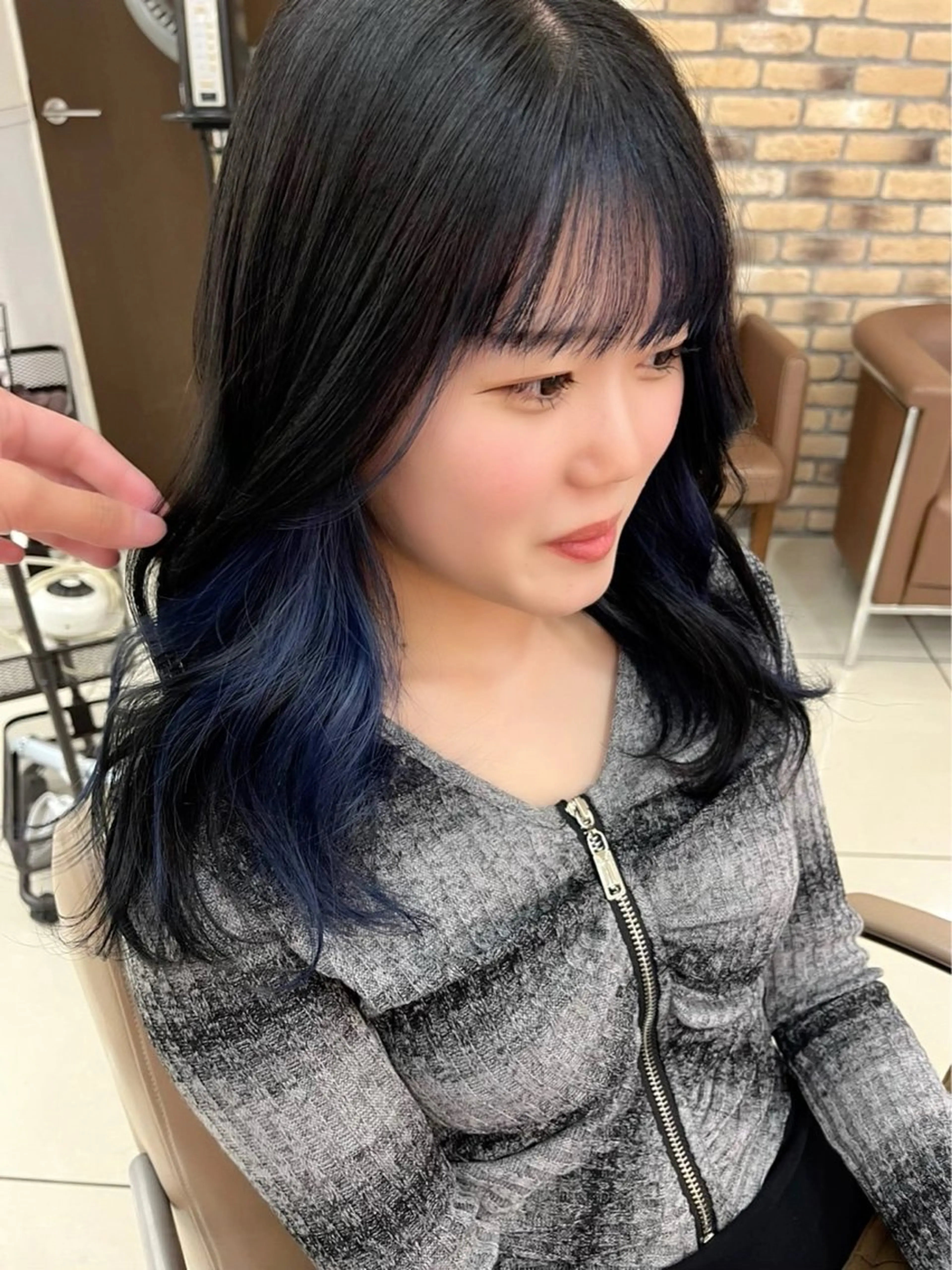 ミディアム カット ヘアカラー トリートメント エクステ 羽エクステ🩷 🤍まき🤍のマツエク・マツパデザイン