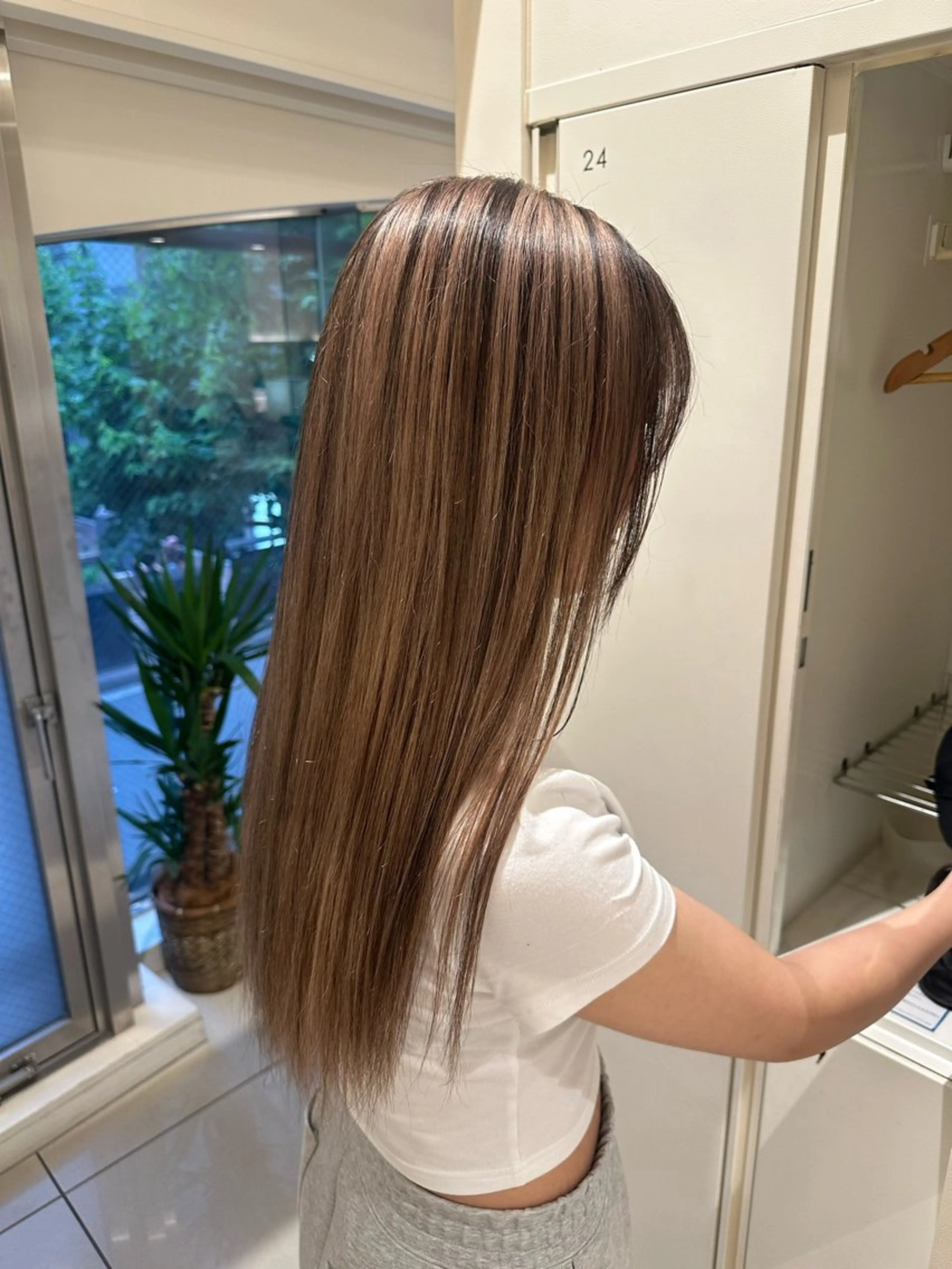 ロング カラー ヘアアレンジ タイトボブ個性派カラ ーAKANEのヘアスタイル