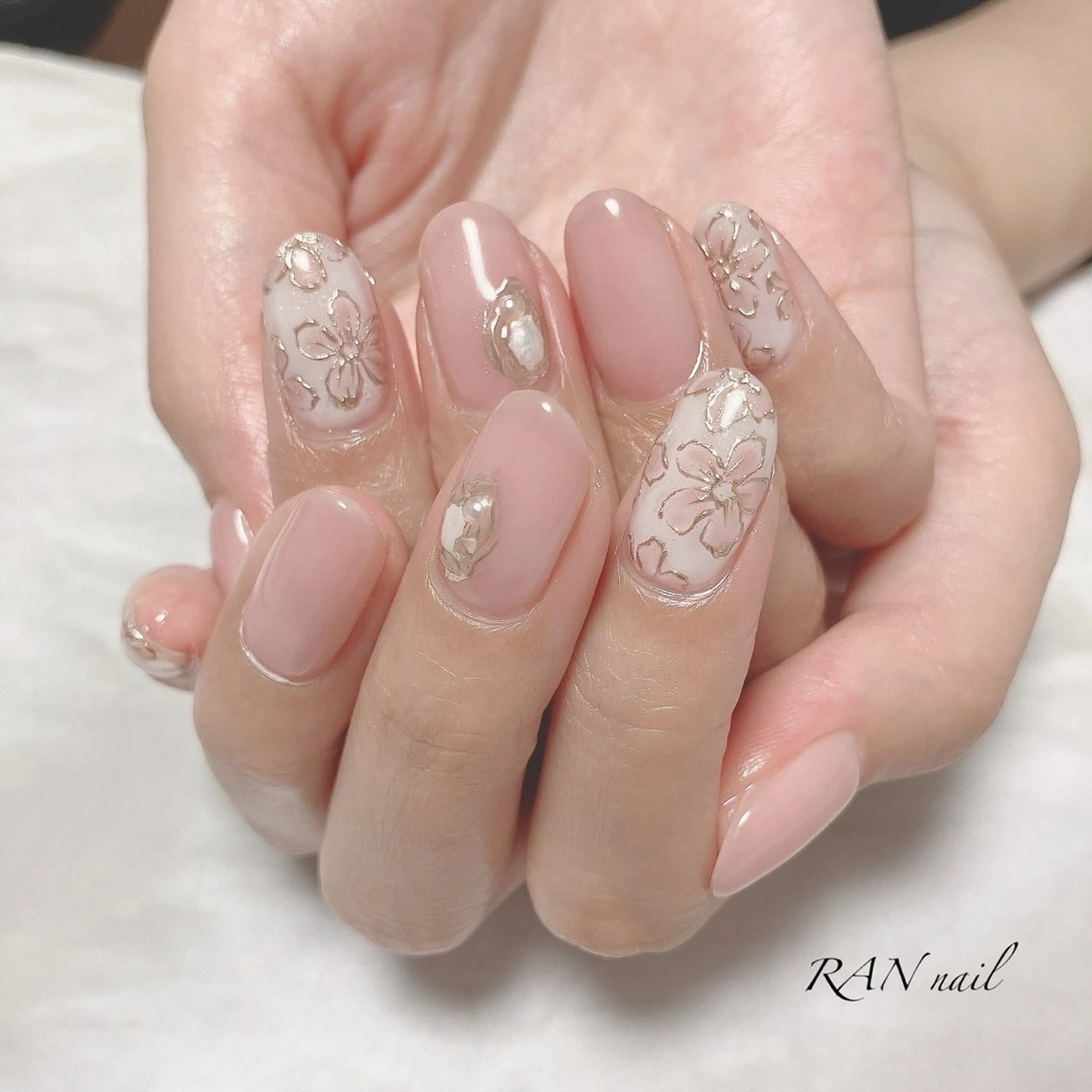 ネイル ブラウン フラッシュネイル フラワーネイル ジェルネイル キラキラネイル ハンドネイル フットネイル RAN nail 〜ランネイル〜所属・RAN nailのネイルデザイン