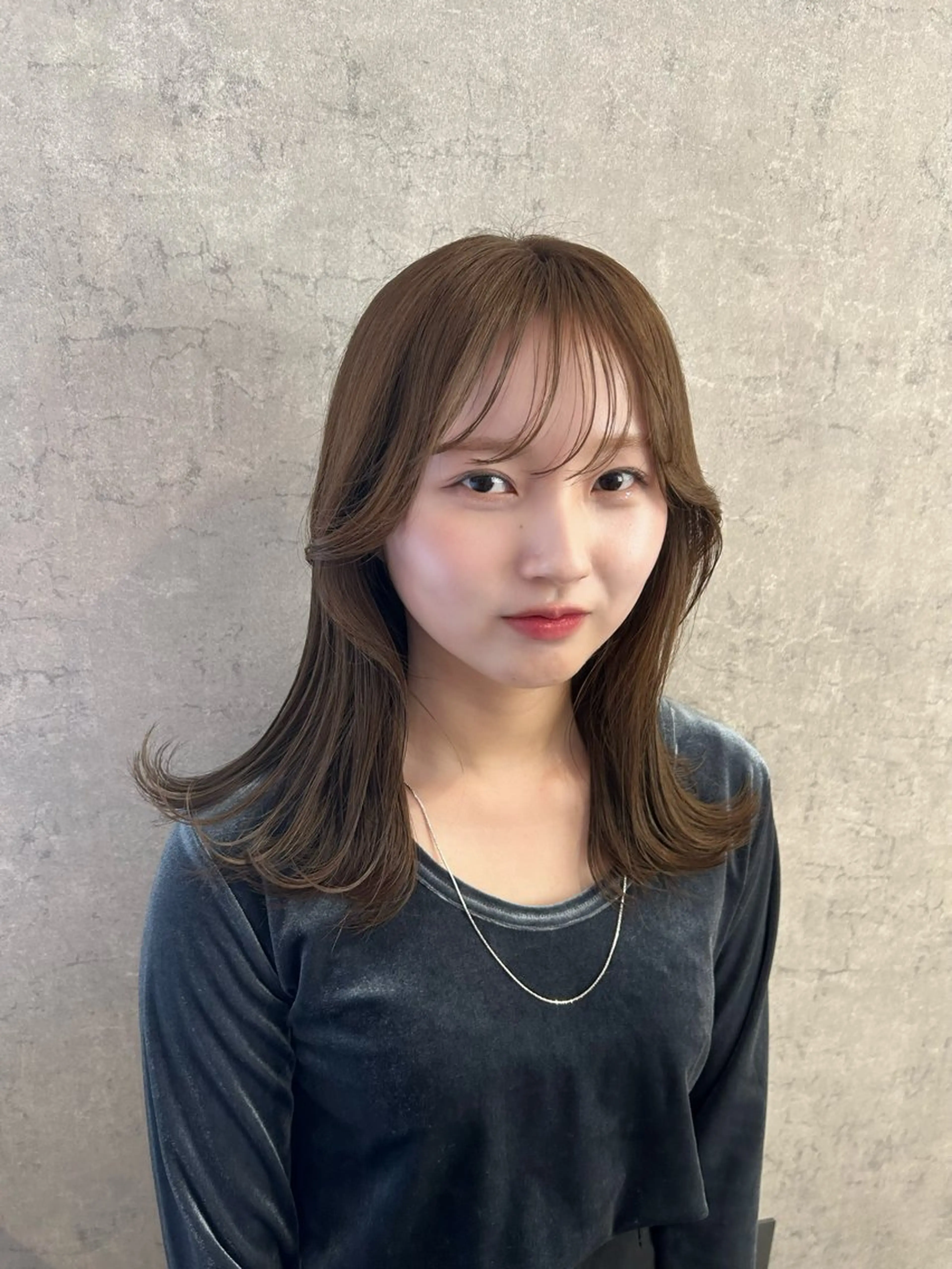 セミロング カラー suri-ru hair【スリールヘアー】所属・FURUSAWA AOIのヘアスタイル