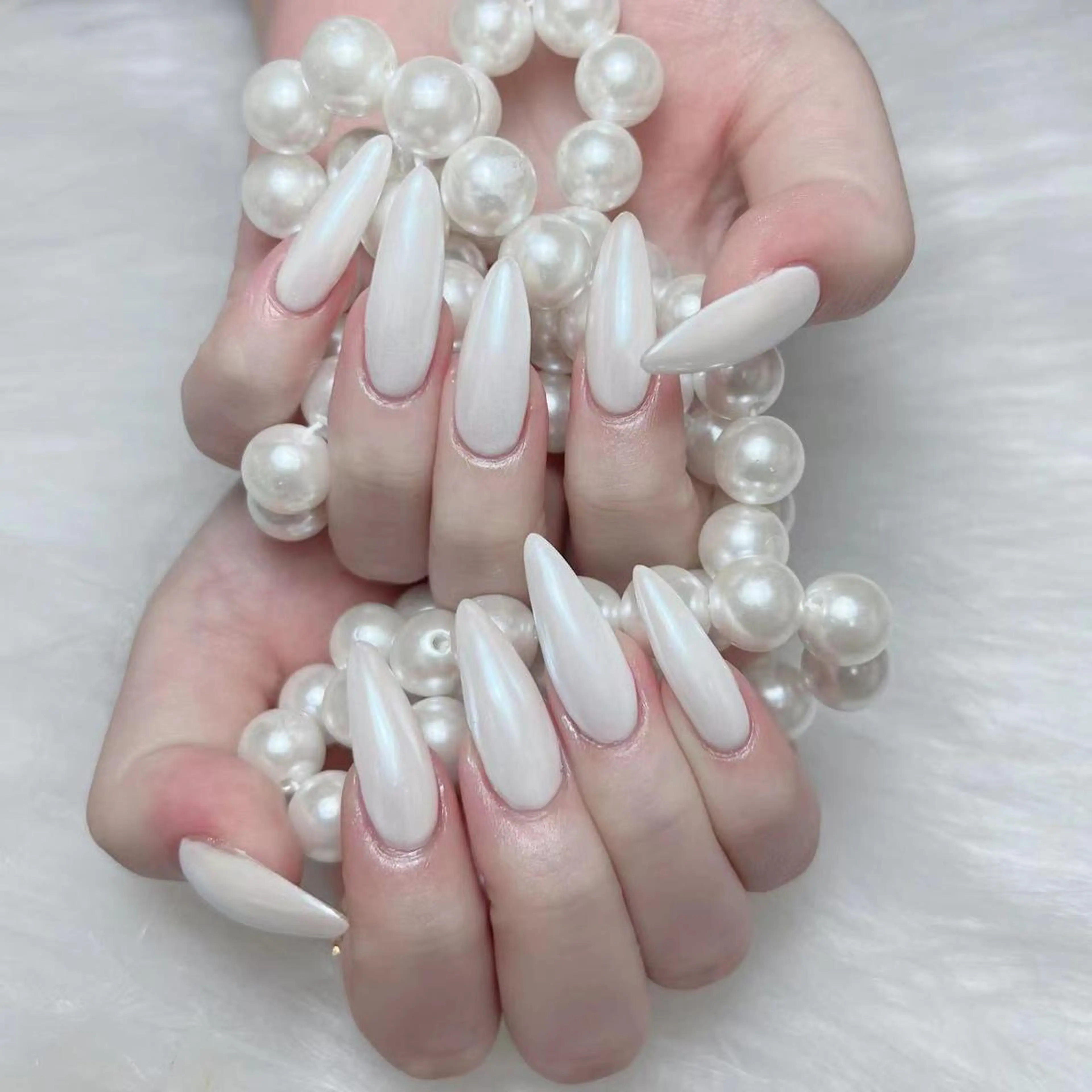 12月⭐️オフ無料⭐️🎀チップ長さだし⭐️マグネット/ミラー/オローラ⭐️パーツ2個プレゼント🎁の写真