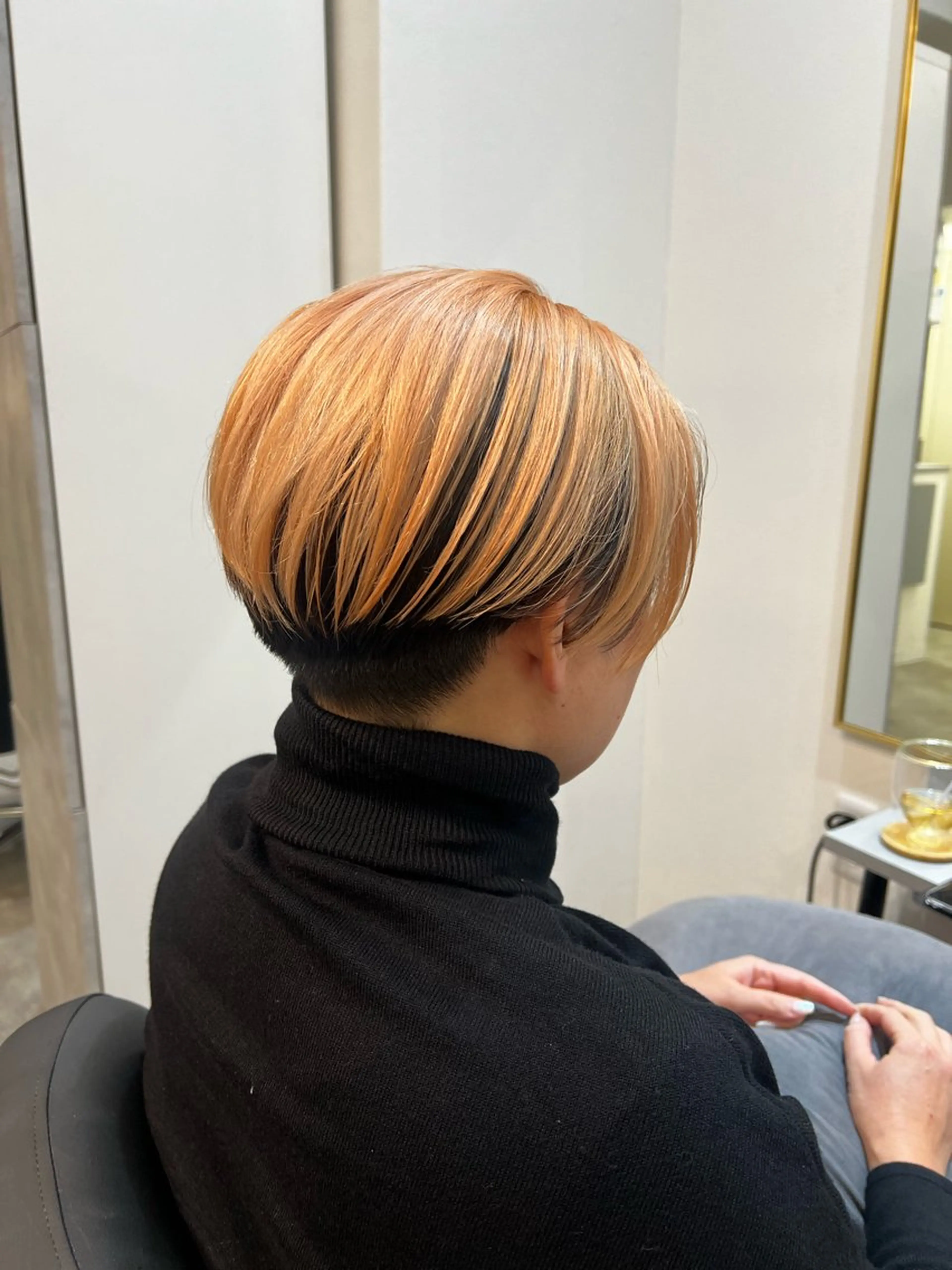 ショート カラー ブリーチ カット ヘアカラー ENA レイヤー/くびれヘアのヘアスタイル