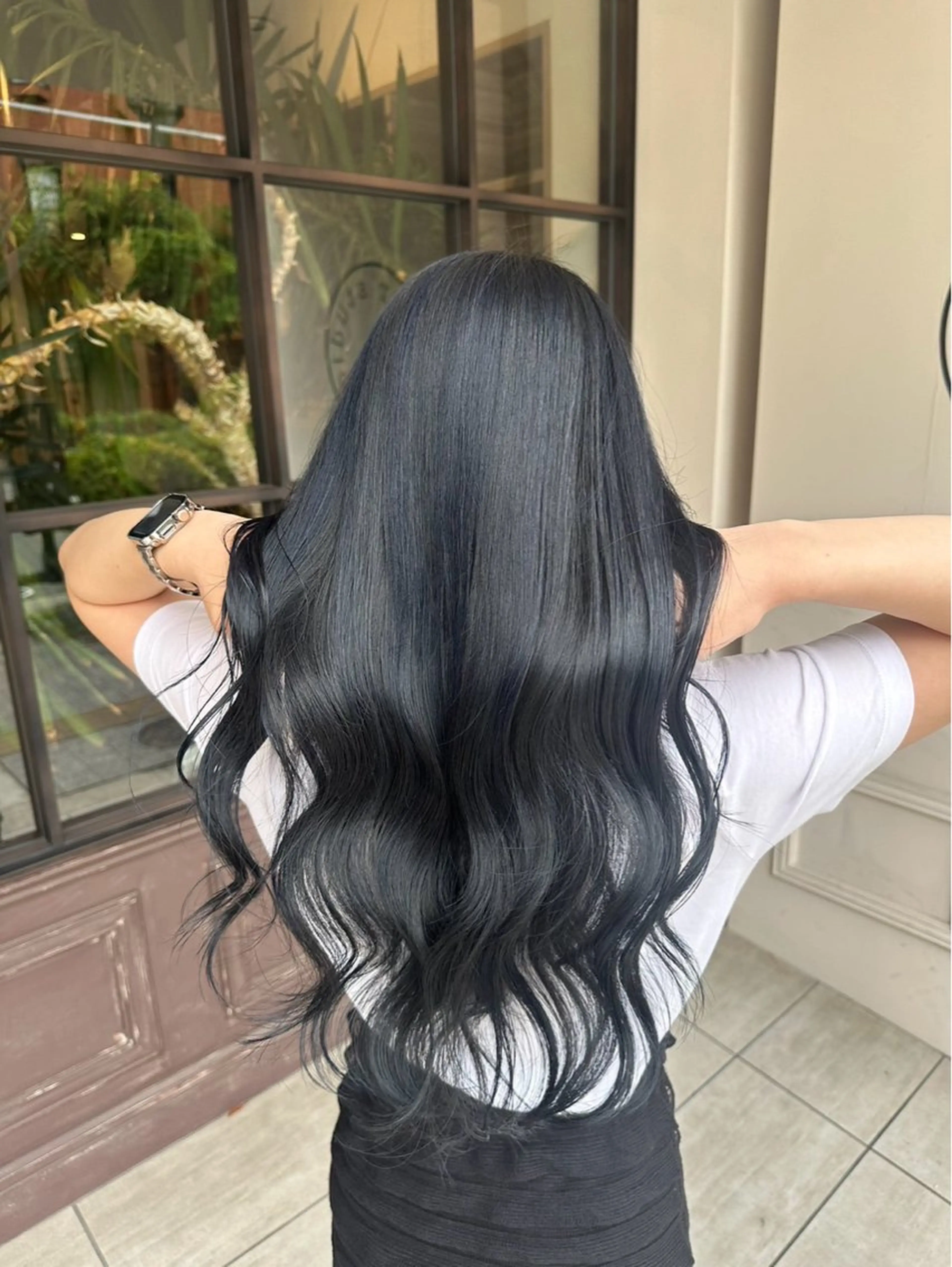 ロング カラー ダークグレー ネイビーカラー ヘアカラー トリートメント 川越 輝梨奈のヘアスタイル