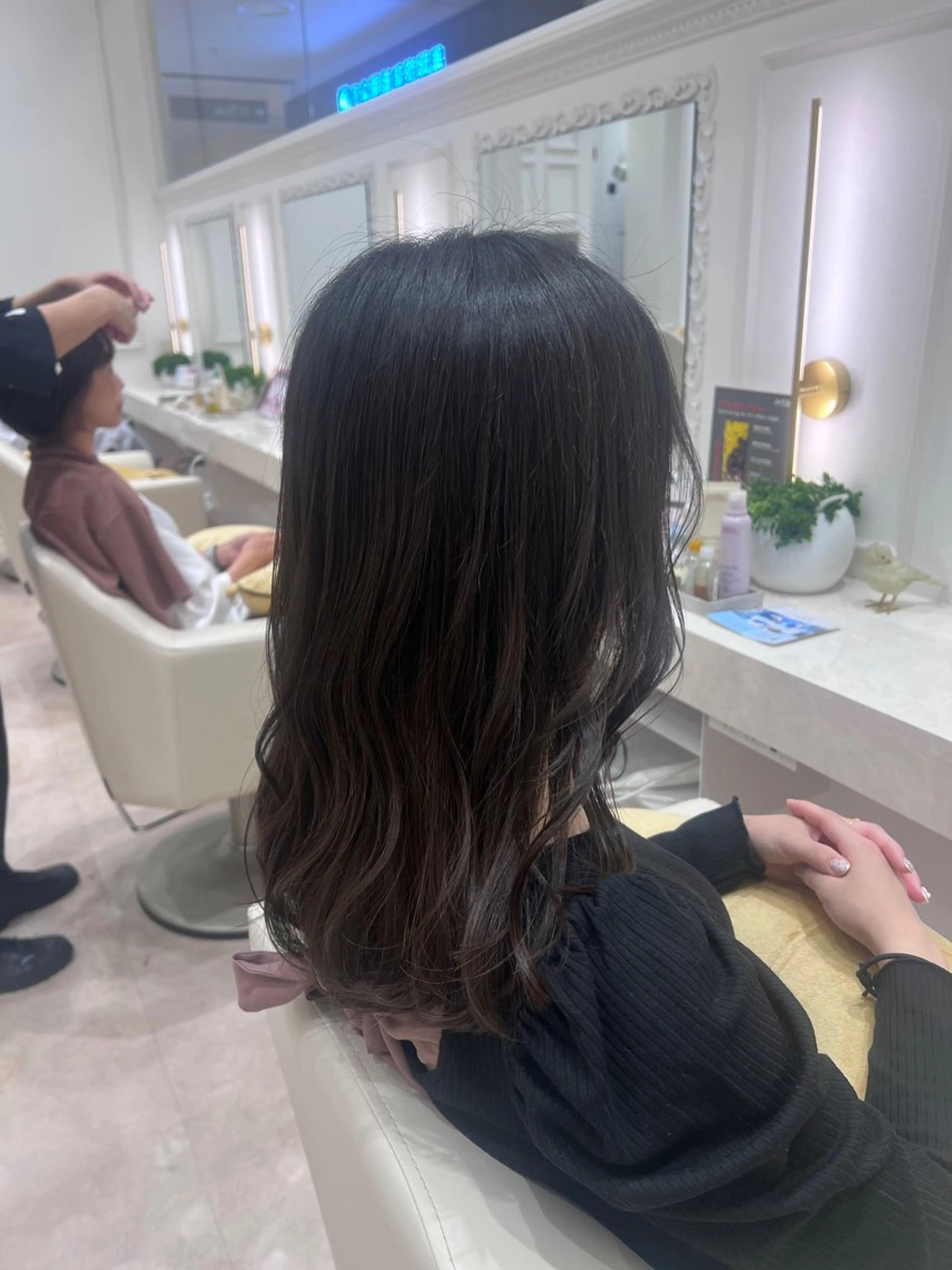 セミロング カット FEERIE 晴海店 荒木優菜のヘアスタイル