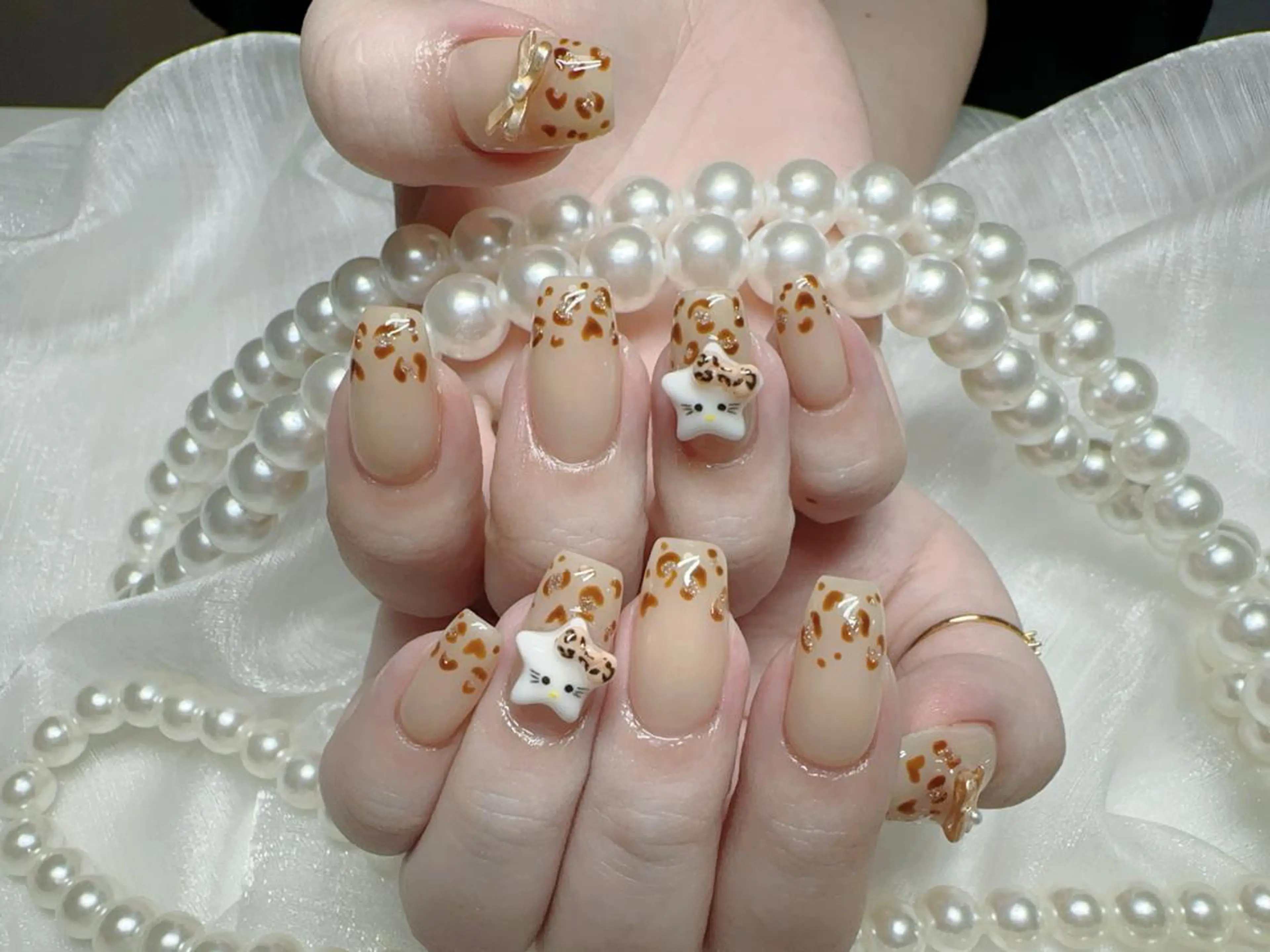 ネイル オーロラネイル 長さ出し フレンチネイル ガーリー キラキラネイル ハンドネイル Lucky nail salonのネイルデザイン