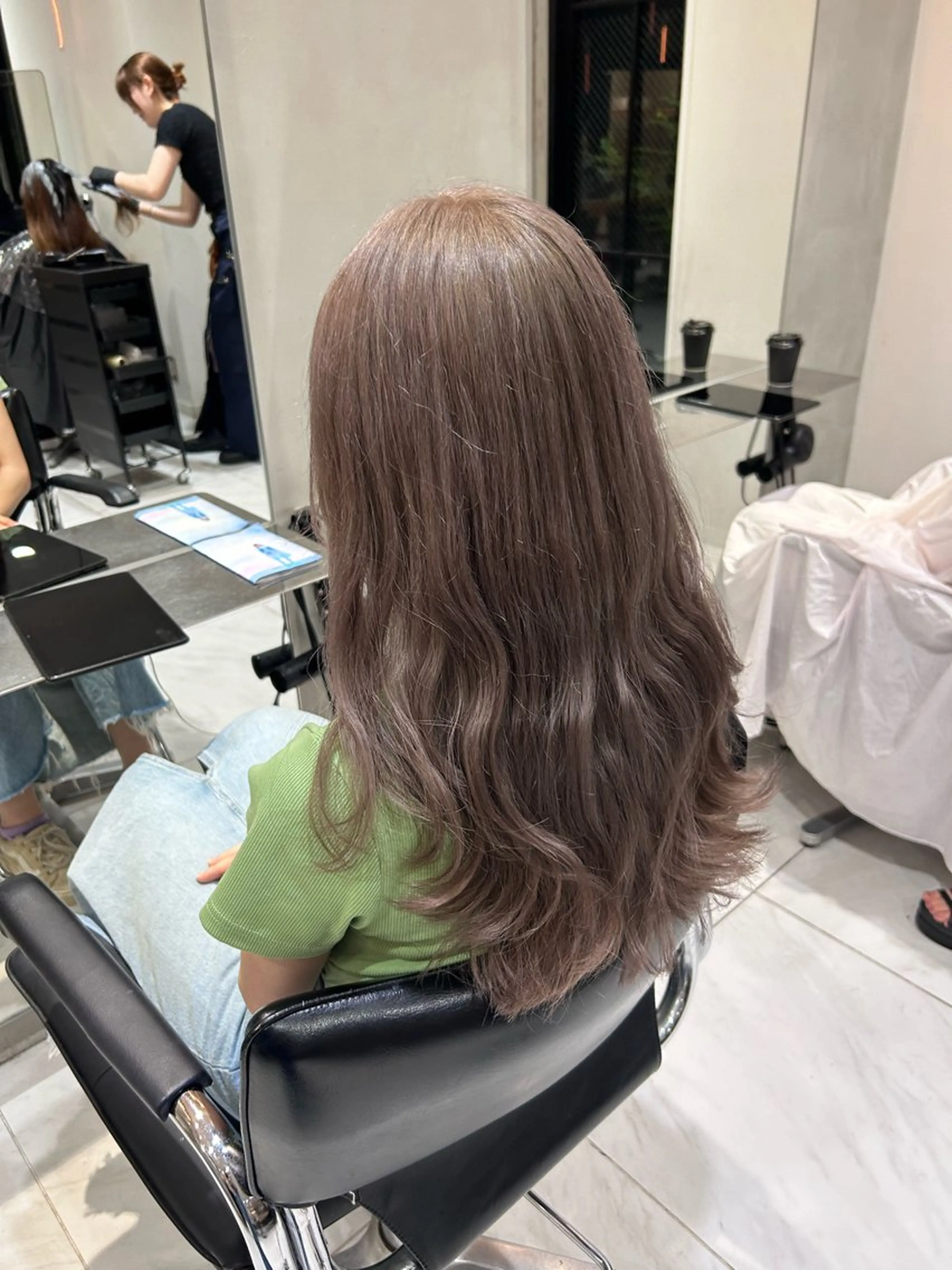 カラー ベージュカラー ハイトーンカラー ハイトーンベージュ ヘアカラー トリートメント ヘッドスパ ヘアセット miko🪽地毛風/ ハイトーン/レイヤーのヘアスタイル