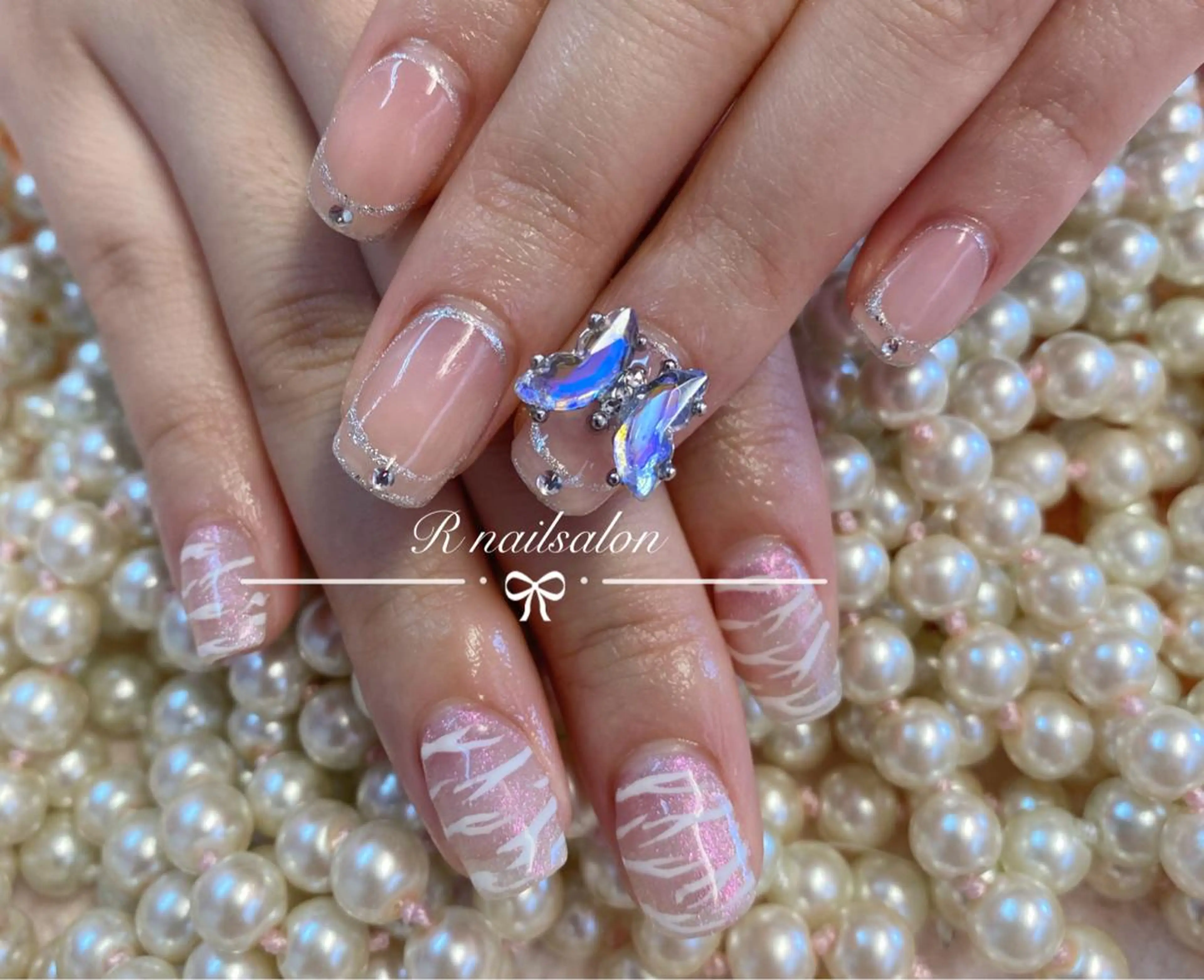 ミディアム R NAILSALONのネイルデザイン