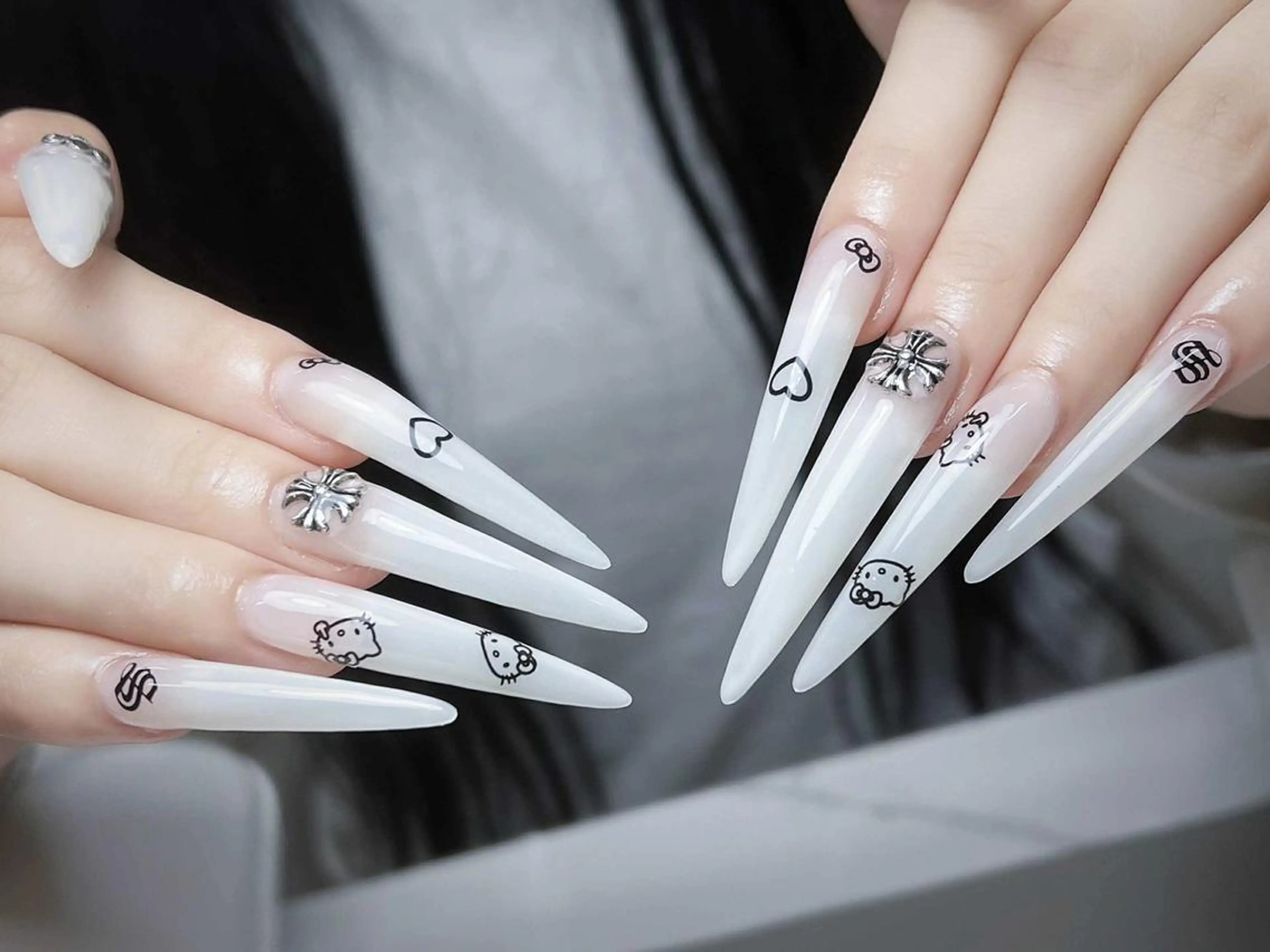 ネイル アートネイル フレンチネイル ジェルネイル ガーリー キラキラネイル Nova Nail Shinsaiのネイルデザイン