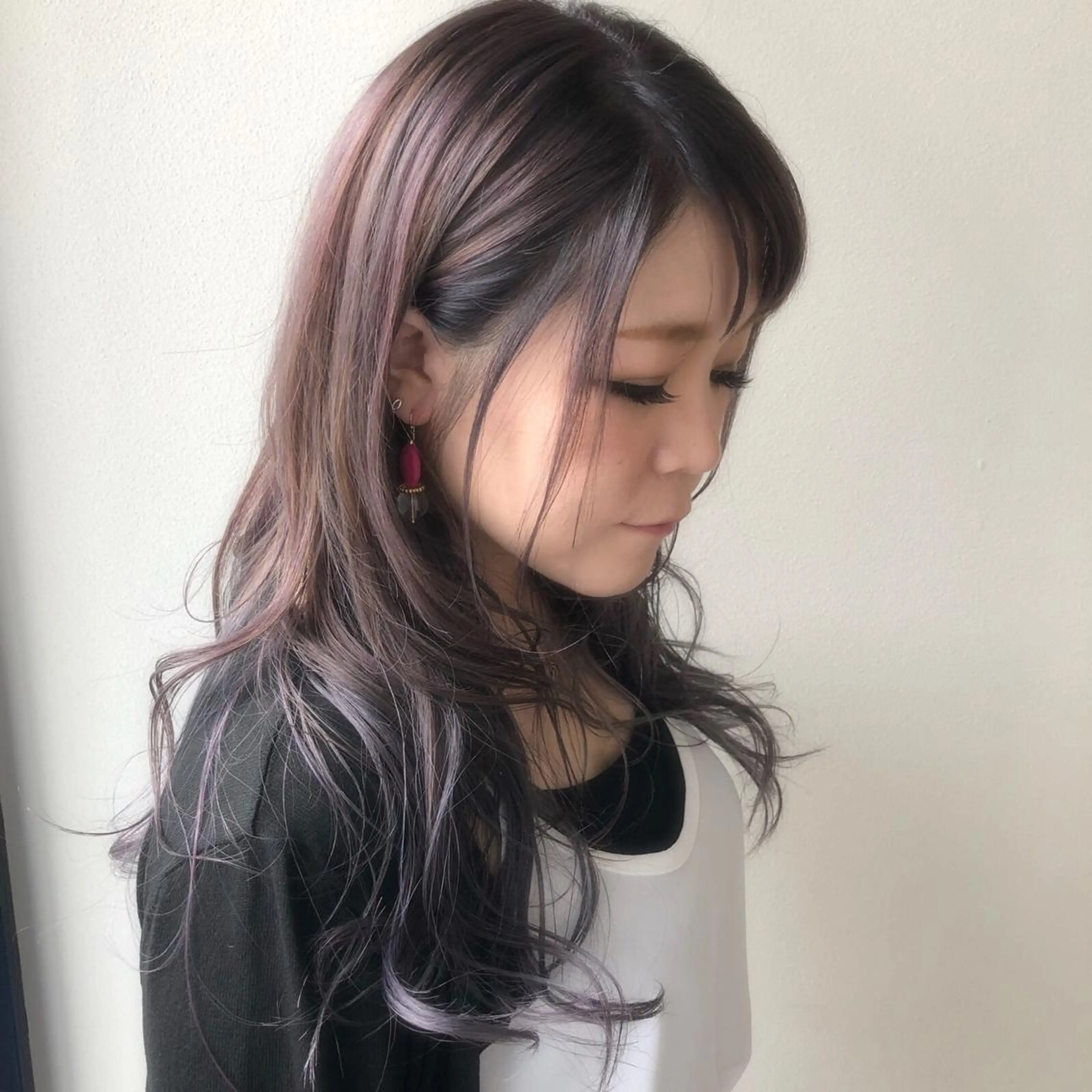 ロング カラー ヘアアレンジ ダブルカラー ハイライトカラー ピンクカラー バイオレットカラー ハイライト ヘアカラー トリートメント Tiger  Lily所属・江藤 星史のヘアスタイル