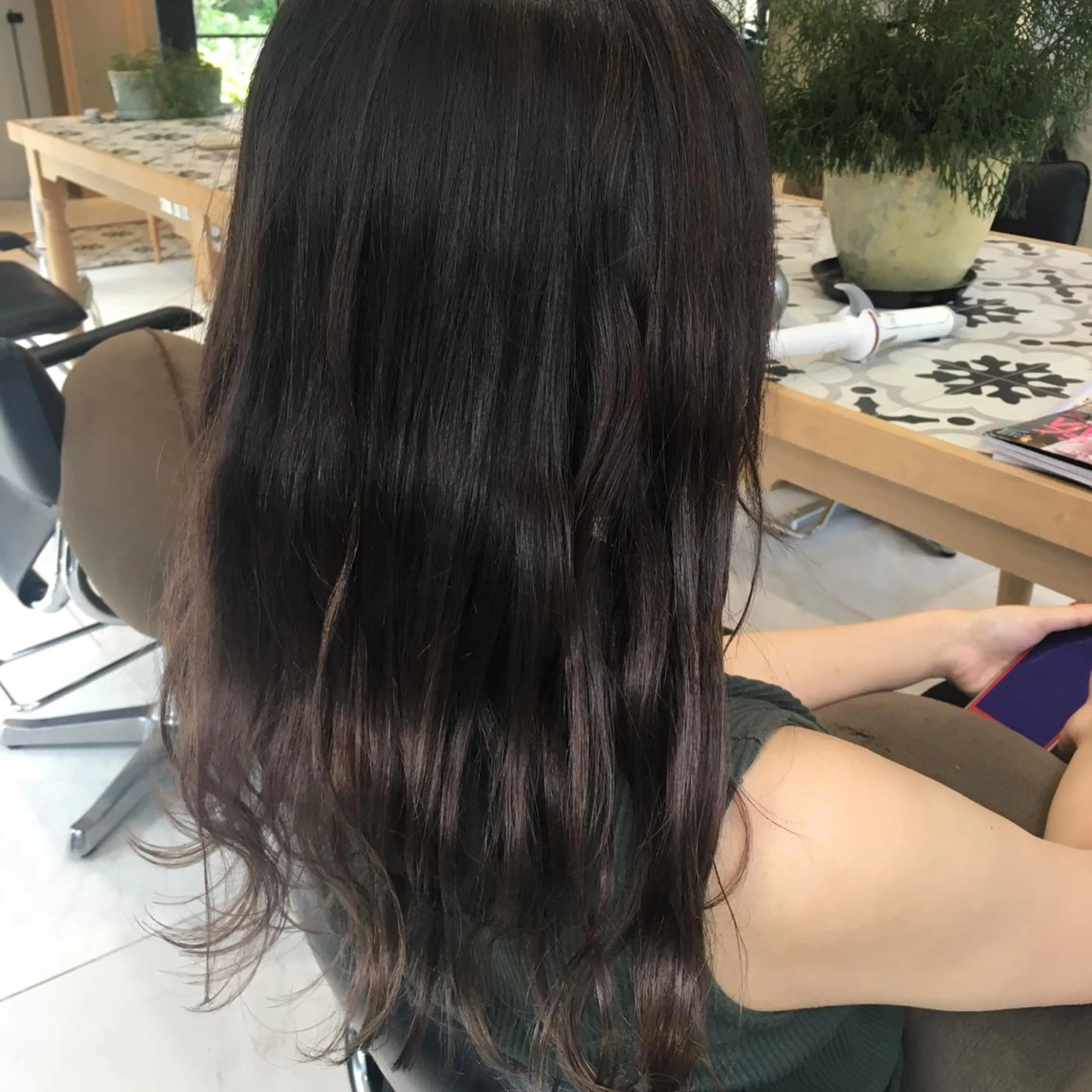 ロング カラー ヘアカラー トリートメント 荒木 依莉亜のヘアスタイル