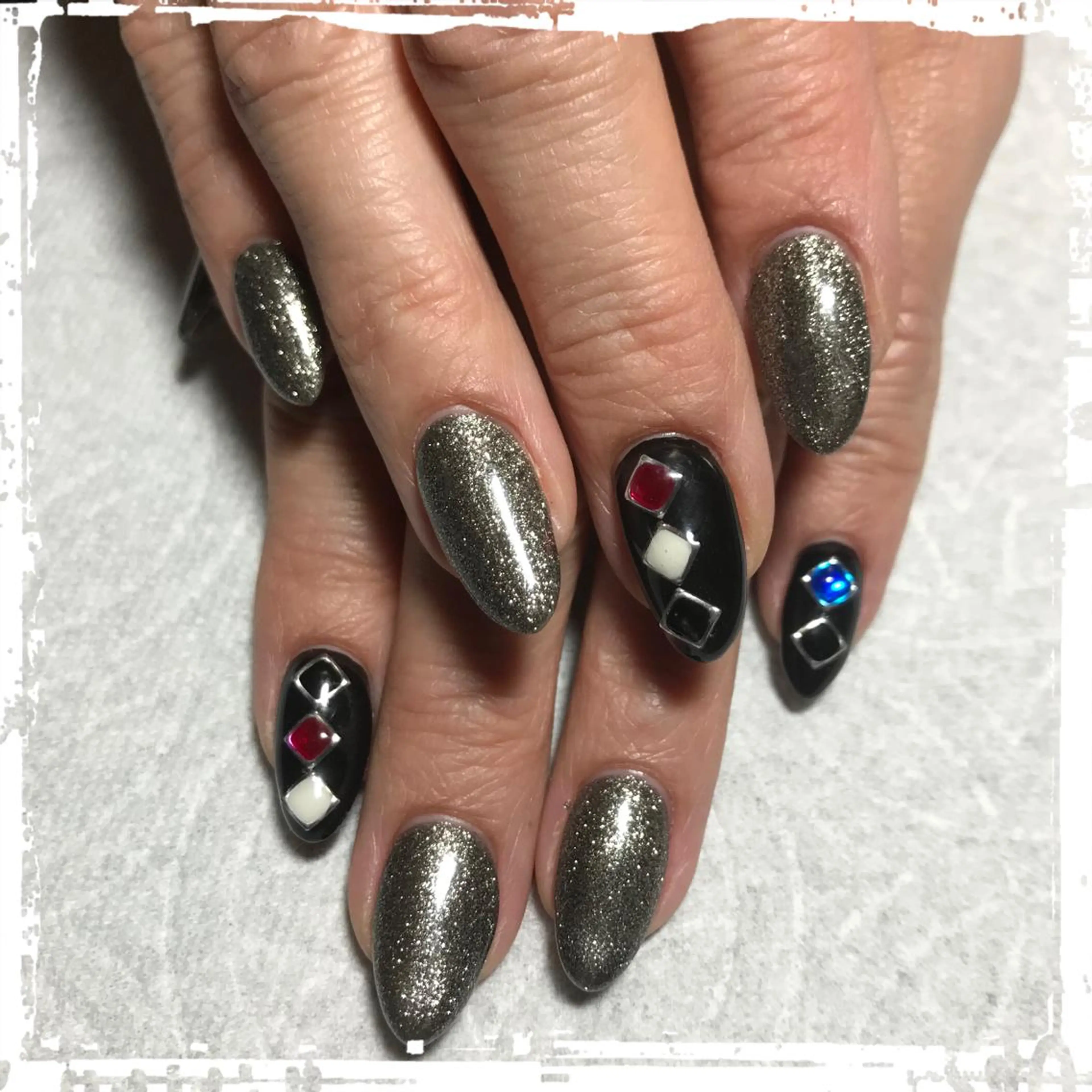 ネイル ECLAT エクラ所属・寺山 千鶴のネイルデザイン