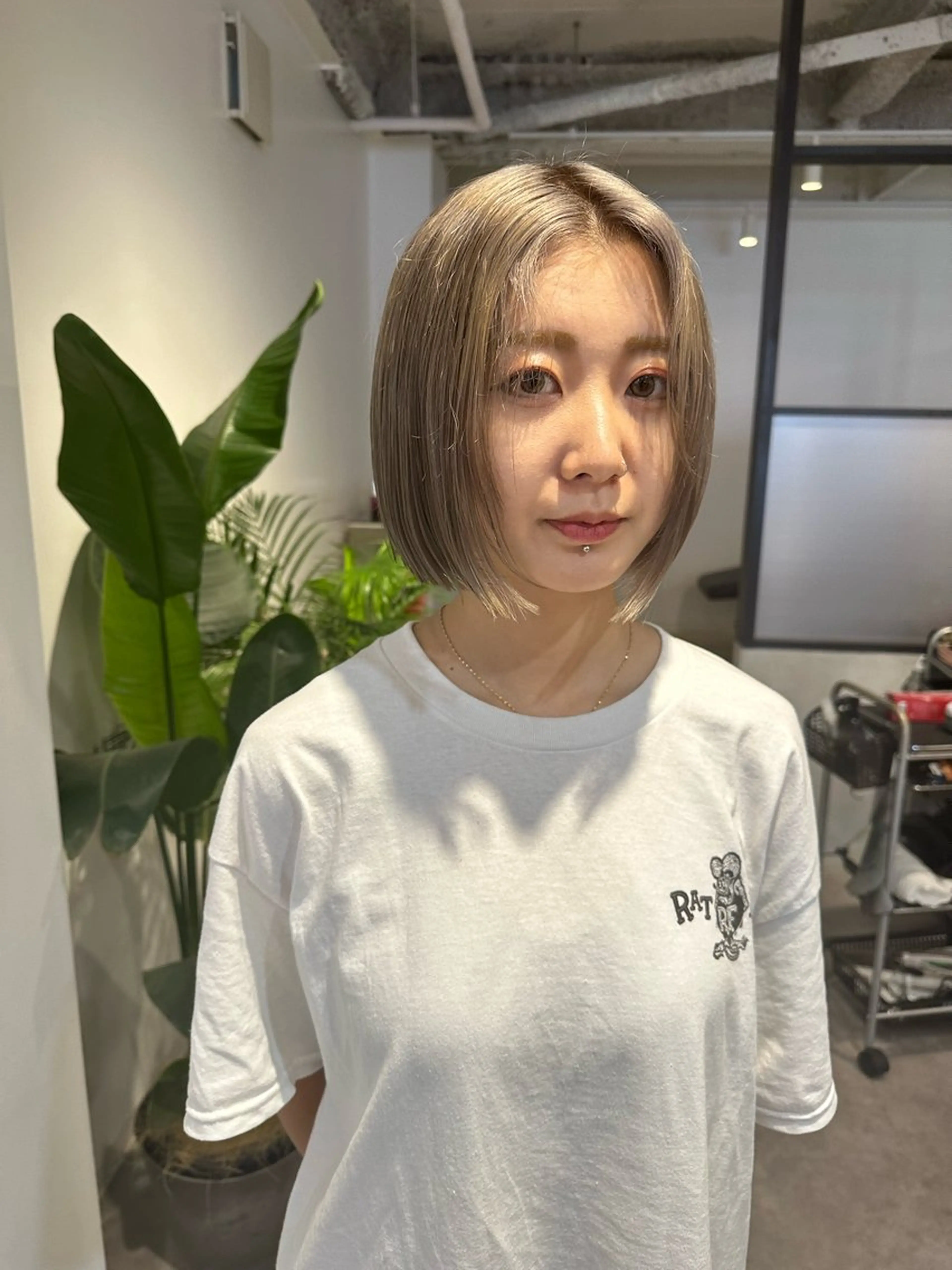 ミディアム カラー ブリーチ 抜きっぱなしブロンド ブロンド ケアブリーチ グレージュ カット ヘアカラー トリートメント レイヤー/ウルフ/ ハッシュカット/ダイのヘアスタイル