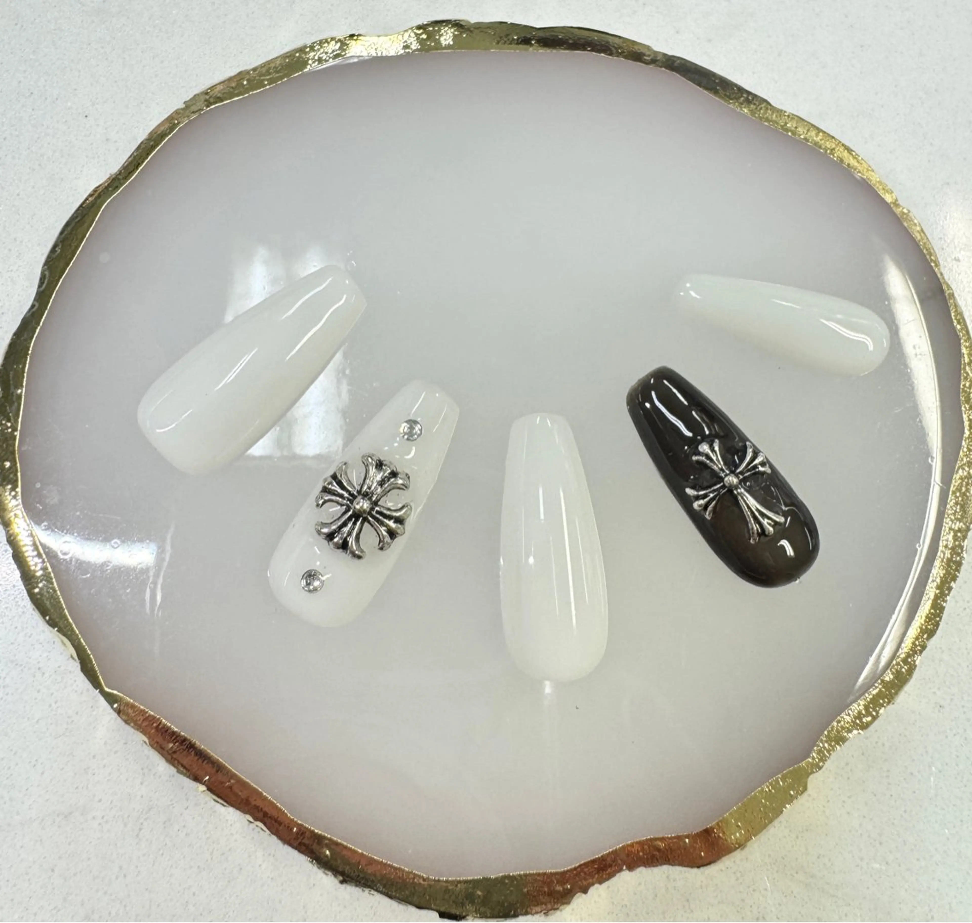 ネイル フレンチネイル ジェルネイル ガラスフレンチ キラキラネイル マグネットネイル ハンドネイル クイーンズネイル銀座所属・Queeens nailのネイルデザイン