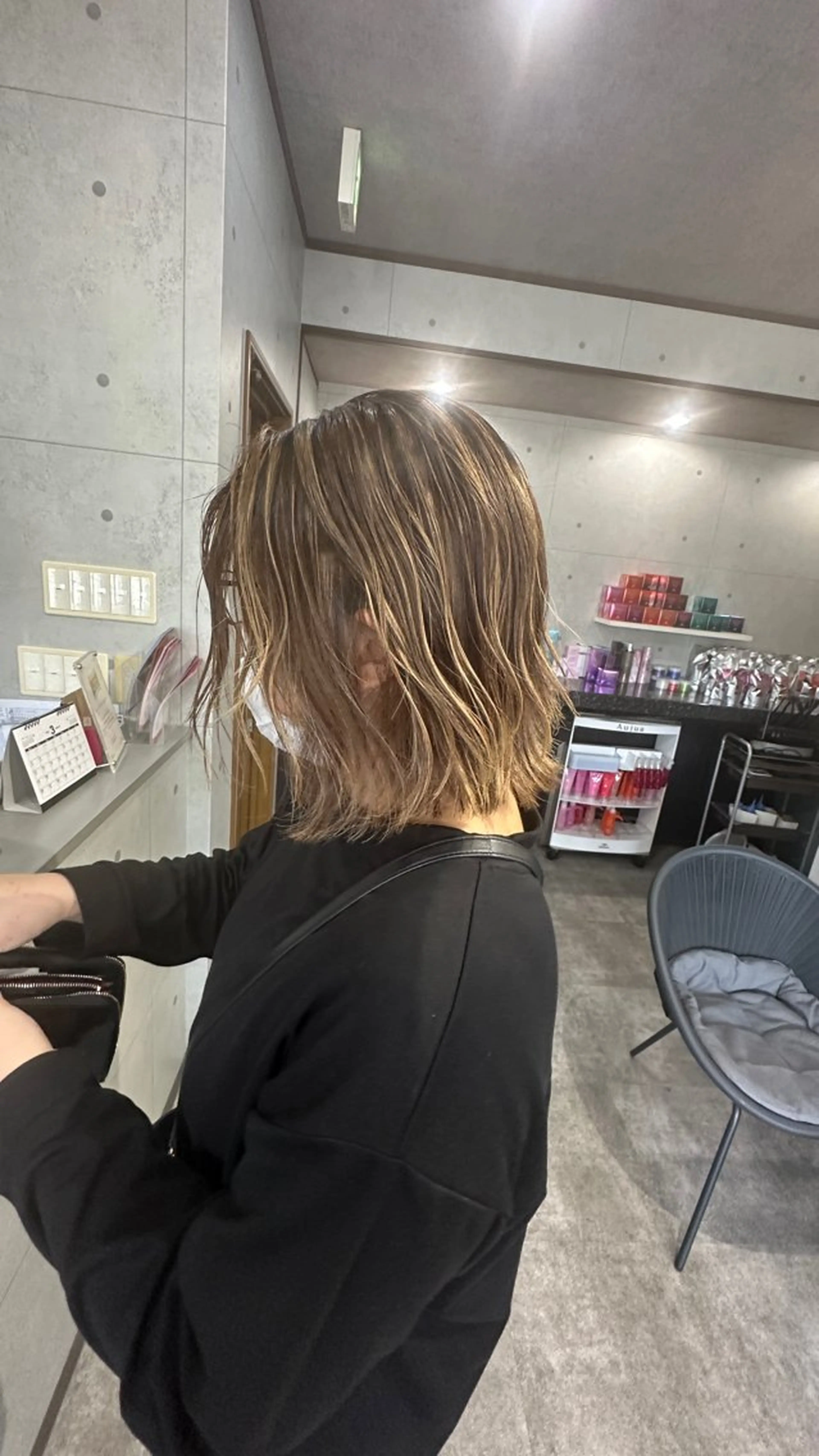 ミディアム ボブ くびれヘア くせ毛 髪質改善 切りっぱなしロブ カット ヘアカラー REVE所属・REVE美容室 REVEマツエクのヘアスタイル