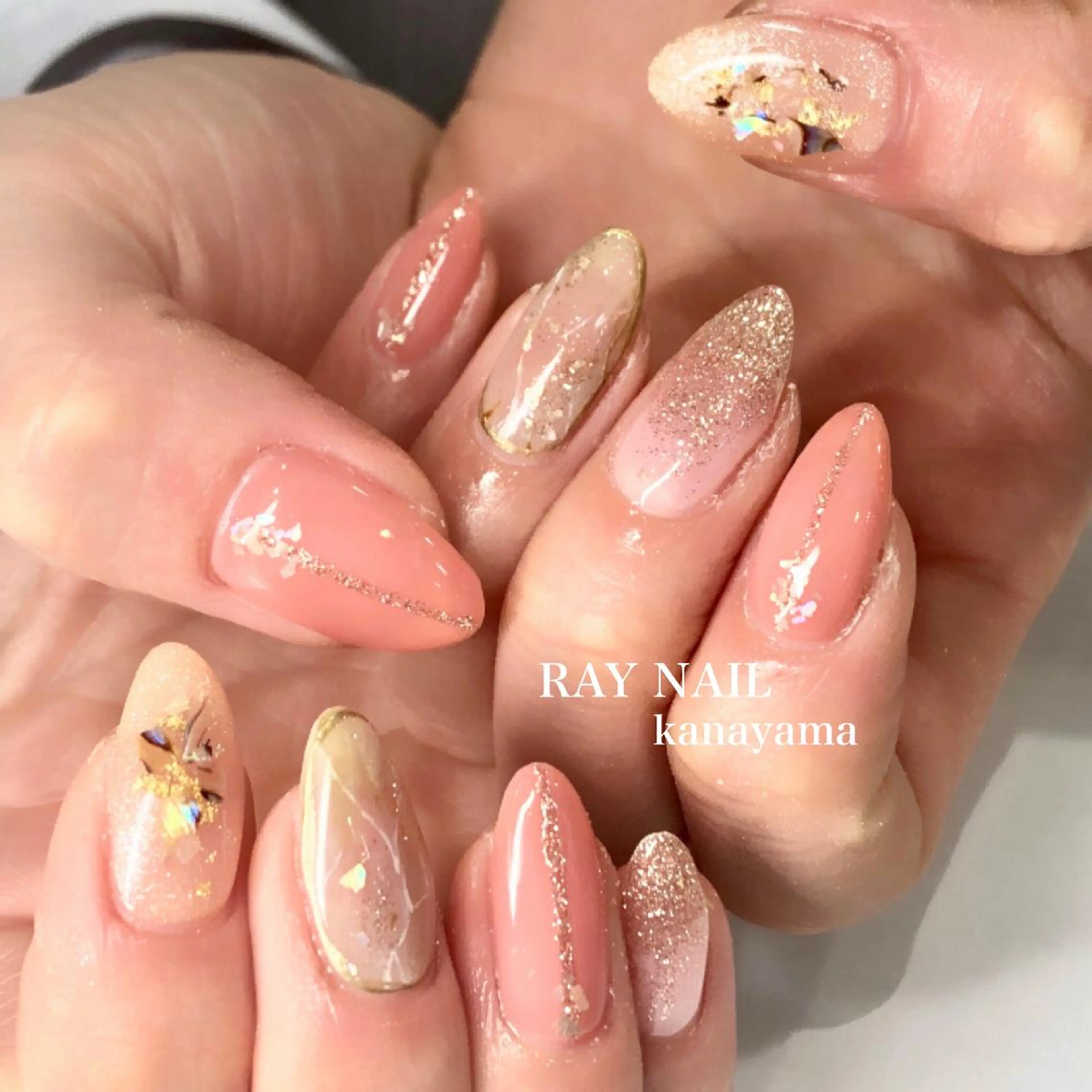 ネイル ラメ(グリッター) ニュアンスネイル Arowa 伊田のネイルデザイン