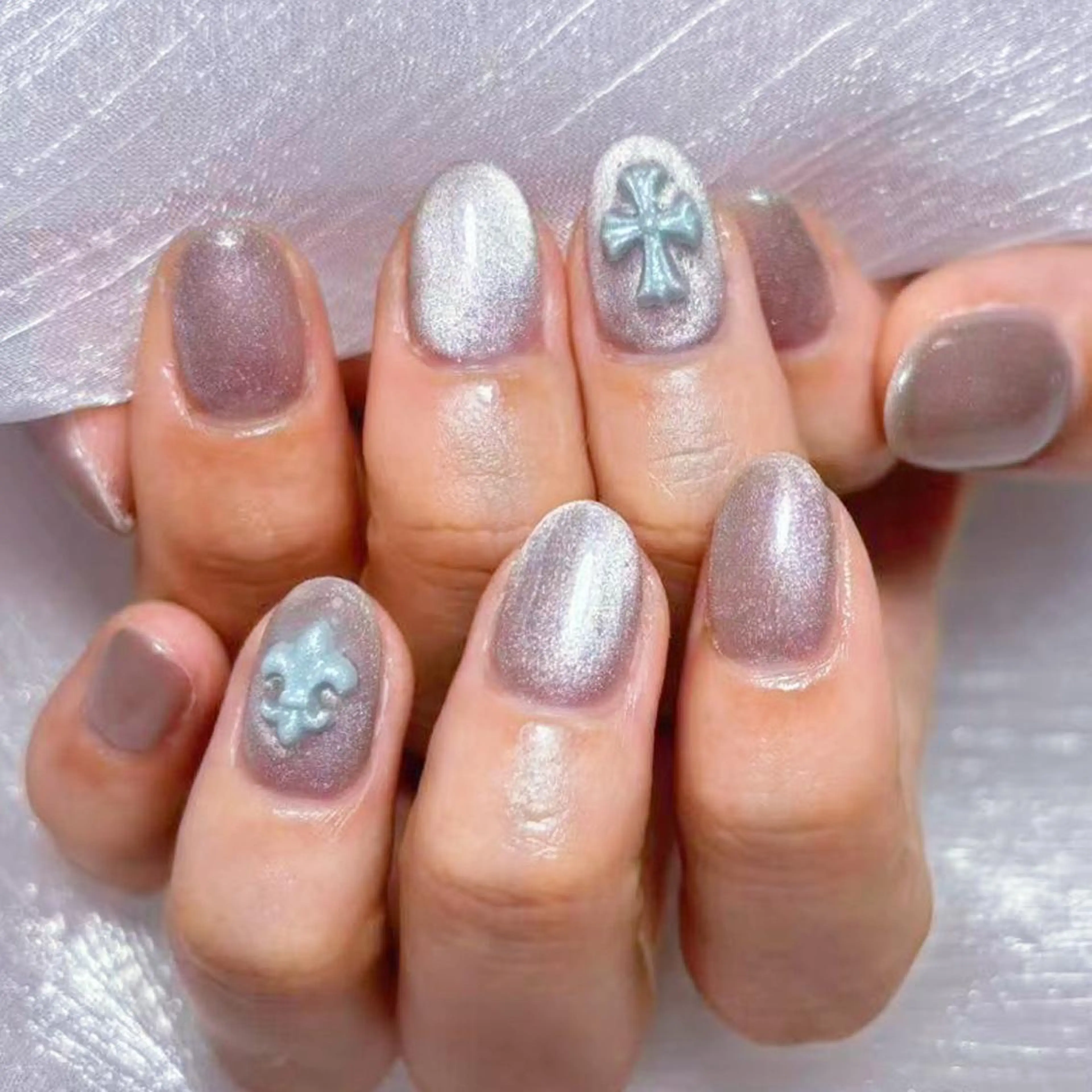 ネイル アートネイル オーロラネイル ガーリー キラキラネイル 韓国ネイル ハンドネイル DIANMOND NAIL🌸のネイルデザイン