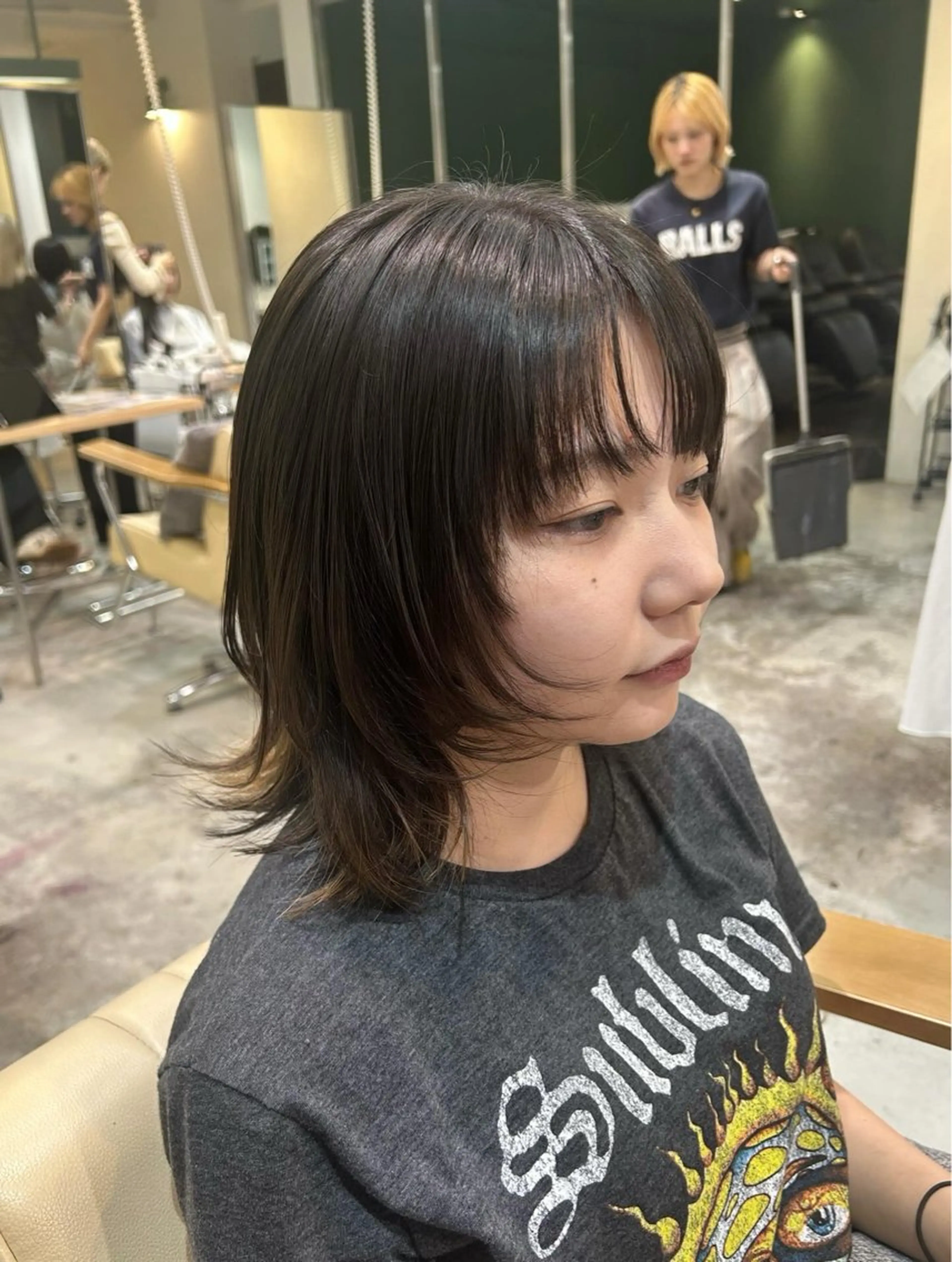 ミディアム 顔まわりレイヤー 顔周りカット レイヤーカット 湯浅 美葉のヘアスタイル