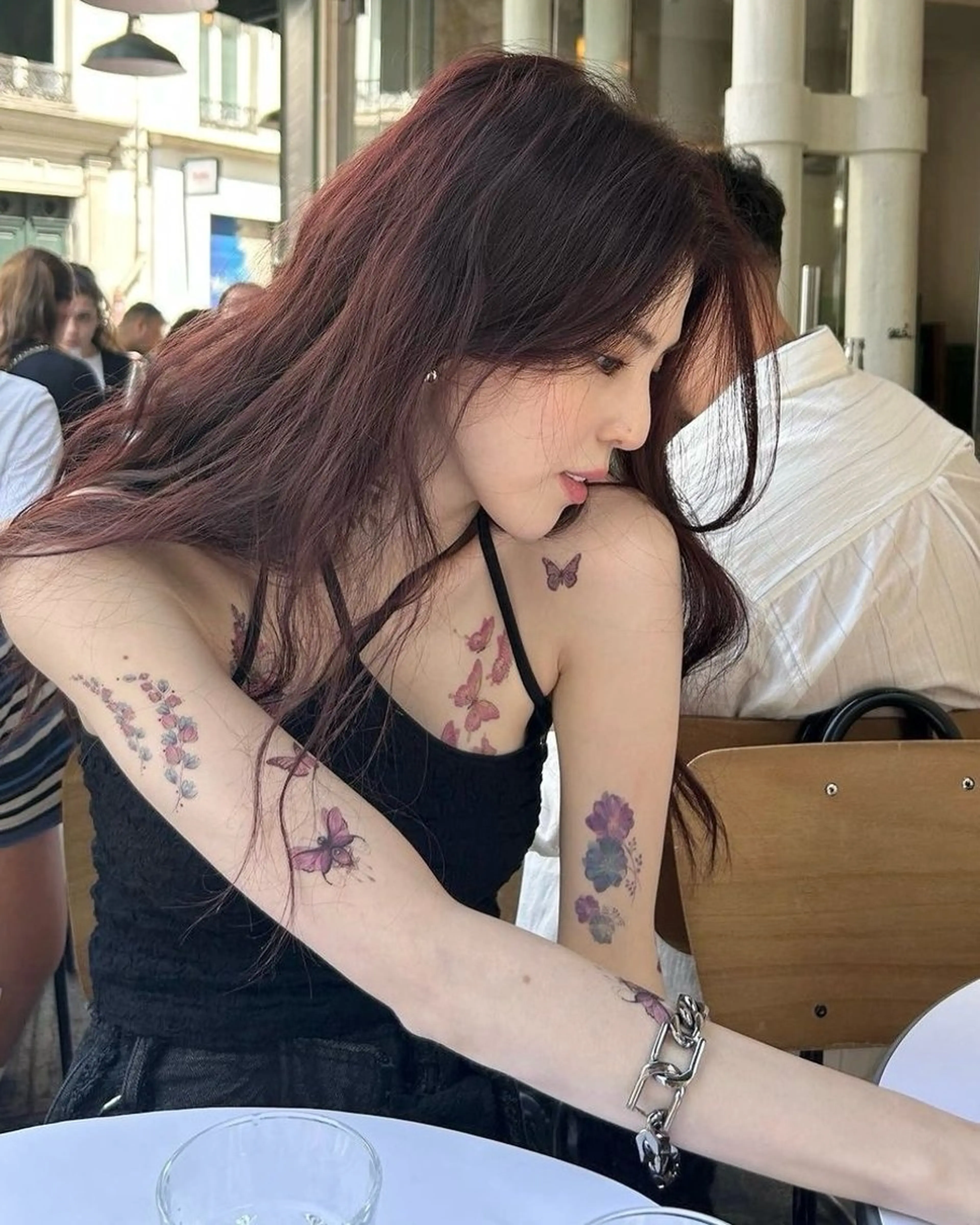 カラー ヘアカラー トリートメント ベージュ／ブラウン/ ナチュラルレイヤーのヘアスタイル