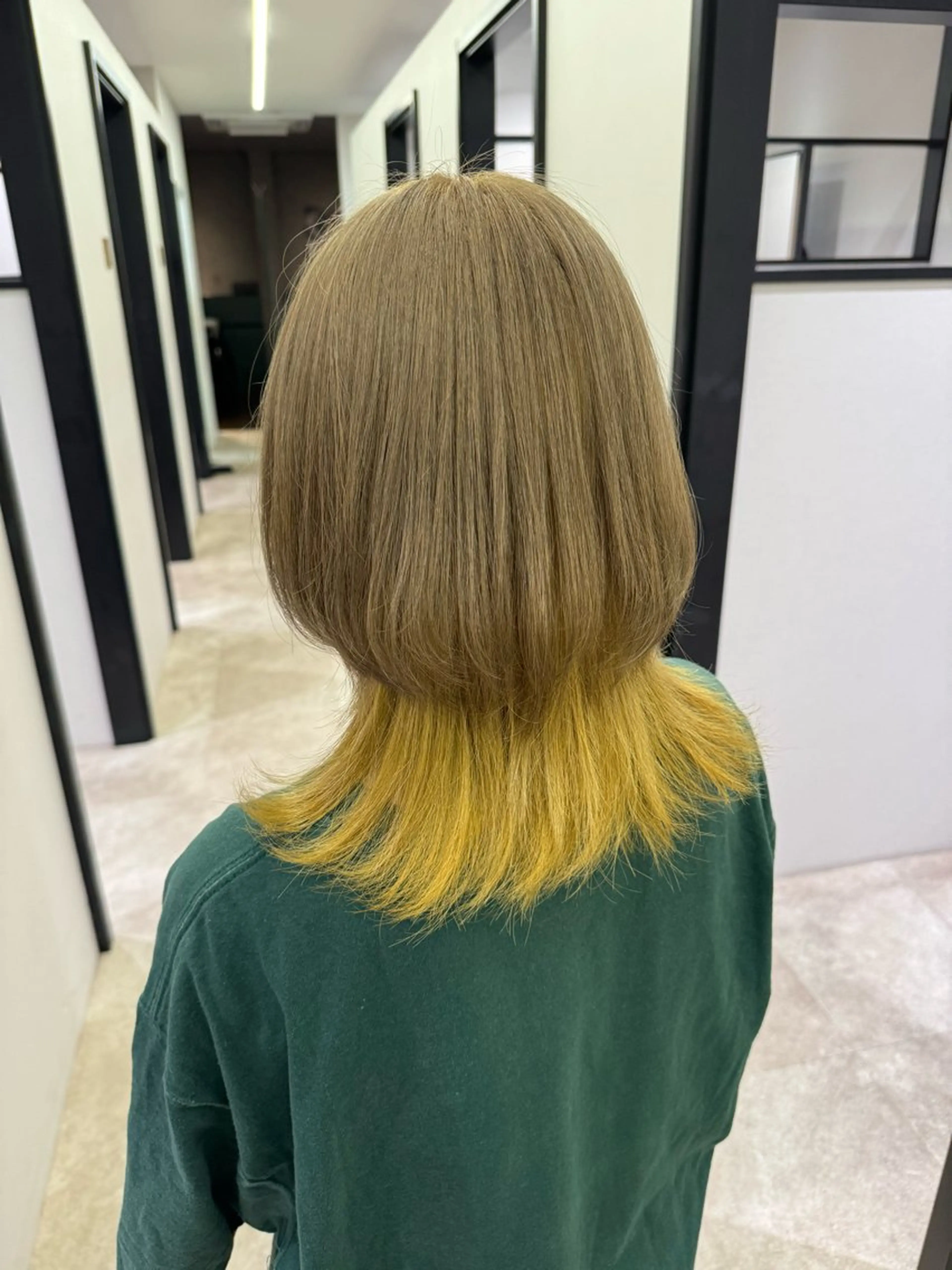 カラー ブリーチ・縮毛矯正 三島佳音のヘアスタイル