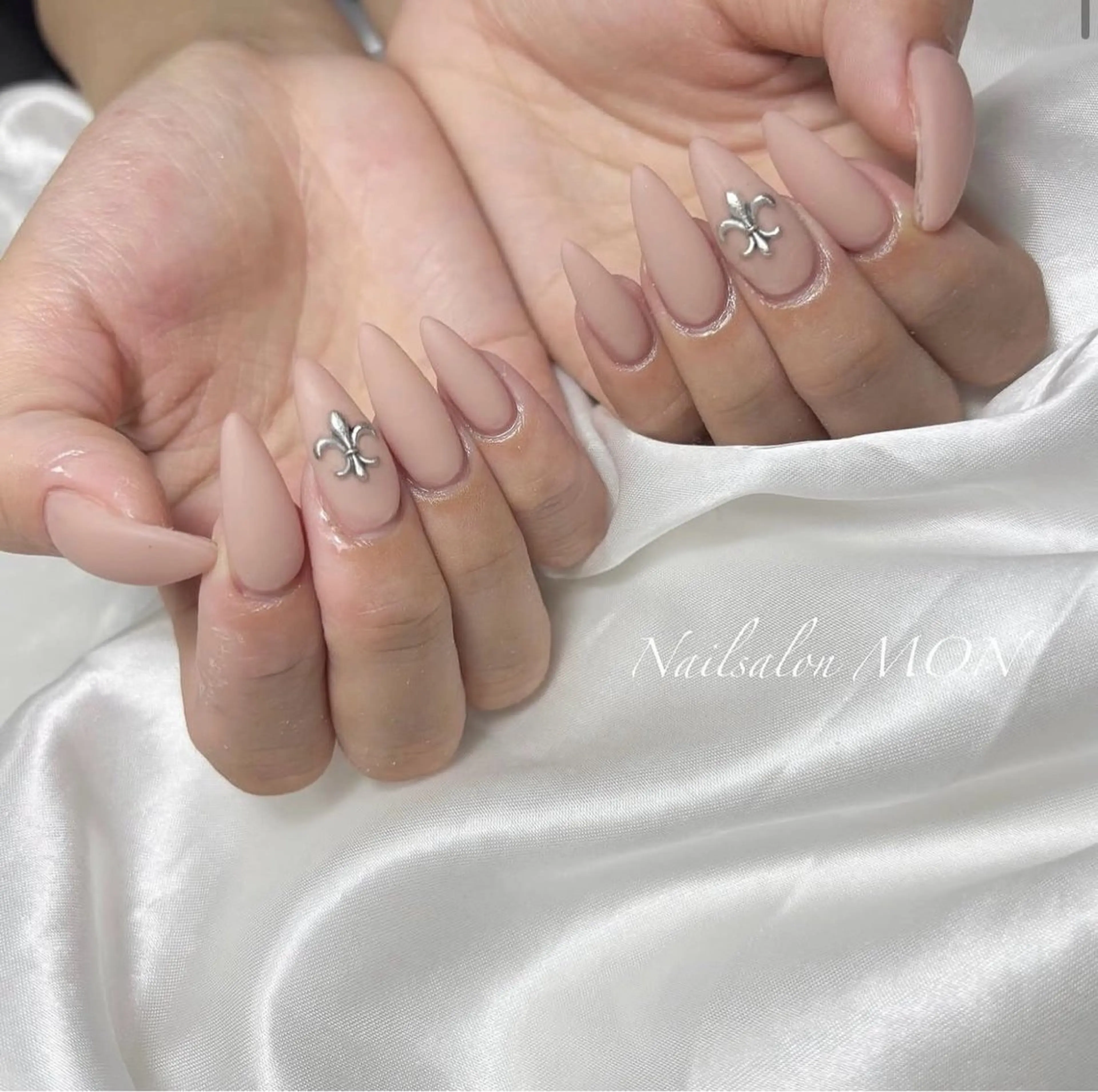 ネイル マットネイル ハンドネイル Nailsalon MONのネイルデザイン