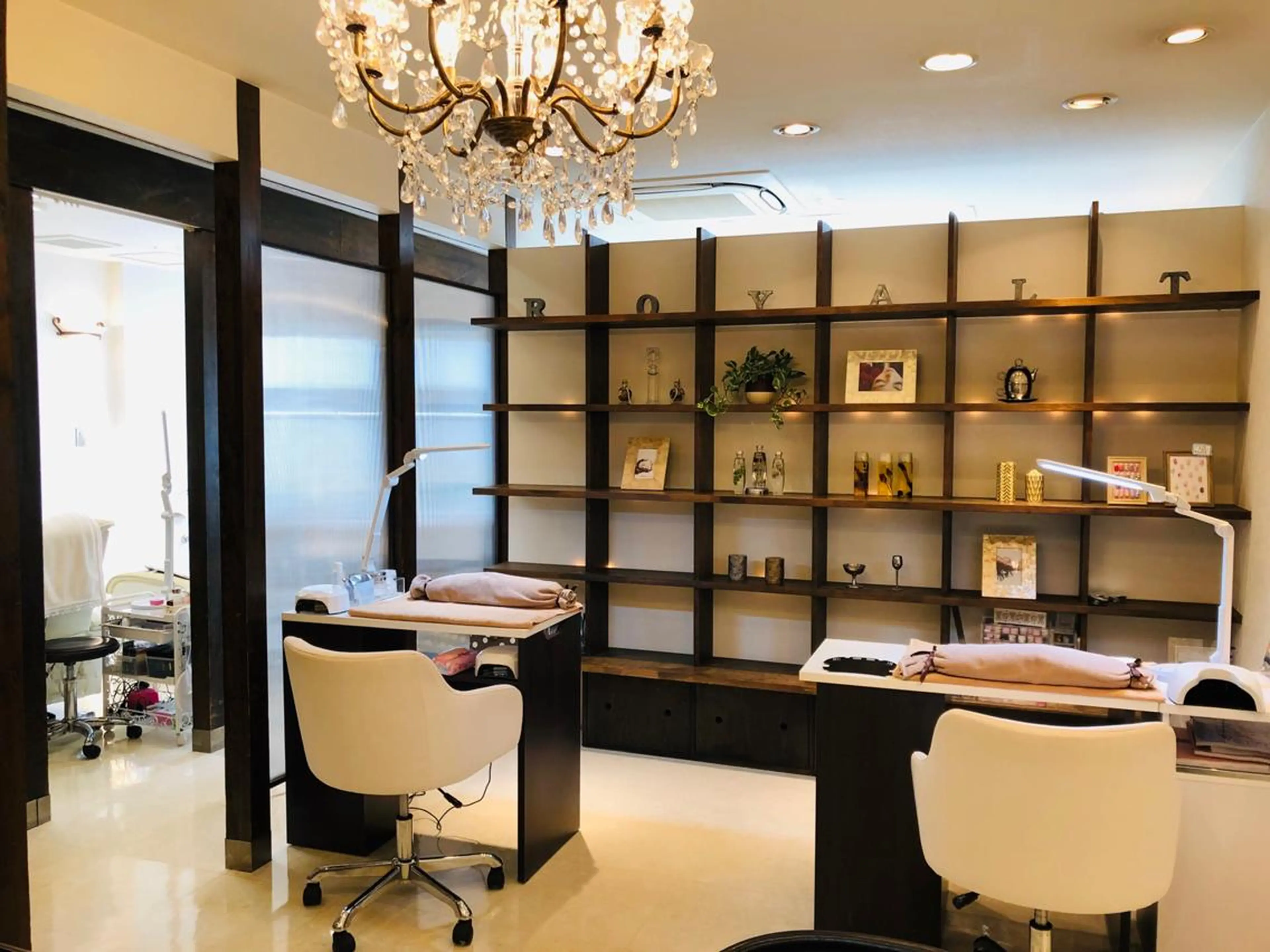 ネイル 【尾下】 ロイヤル•セラピストのネイルデザイン