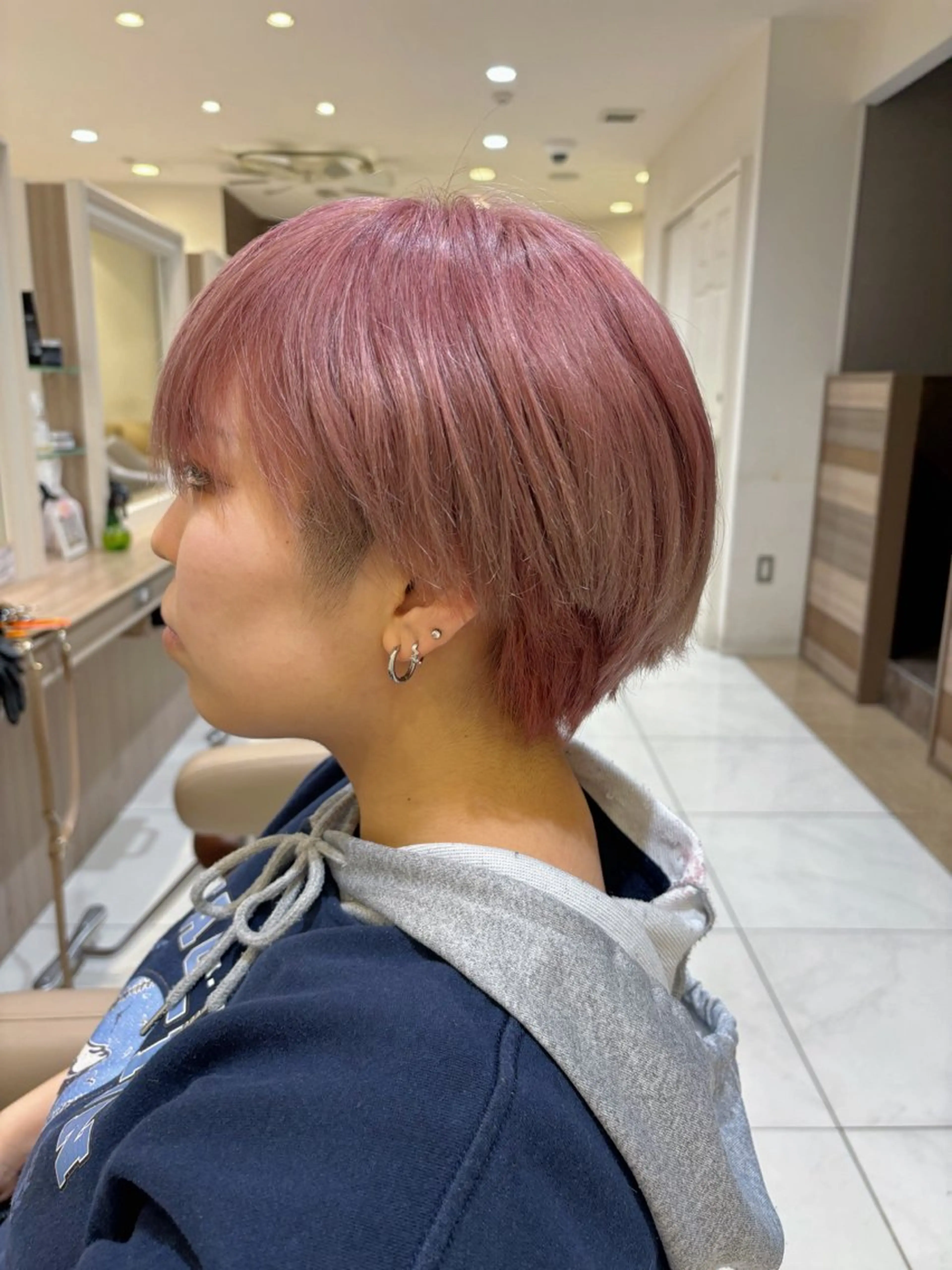 ショート カラー ヘアカラー ハイトーンカラー☁️ 西條 楓花のヘアスタイル