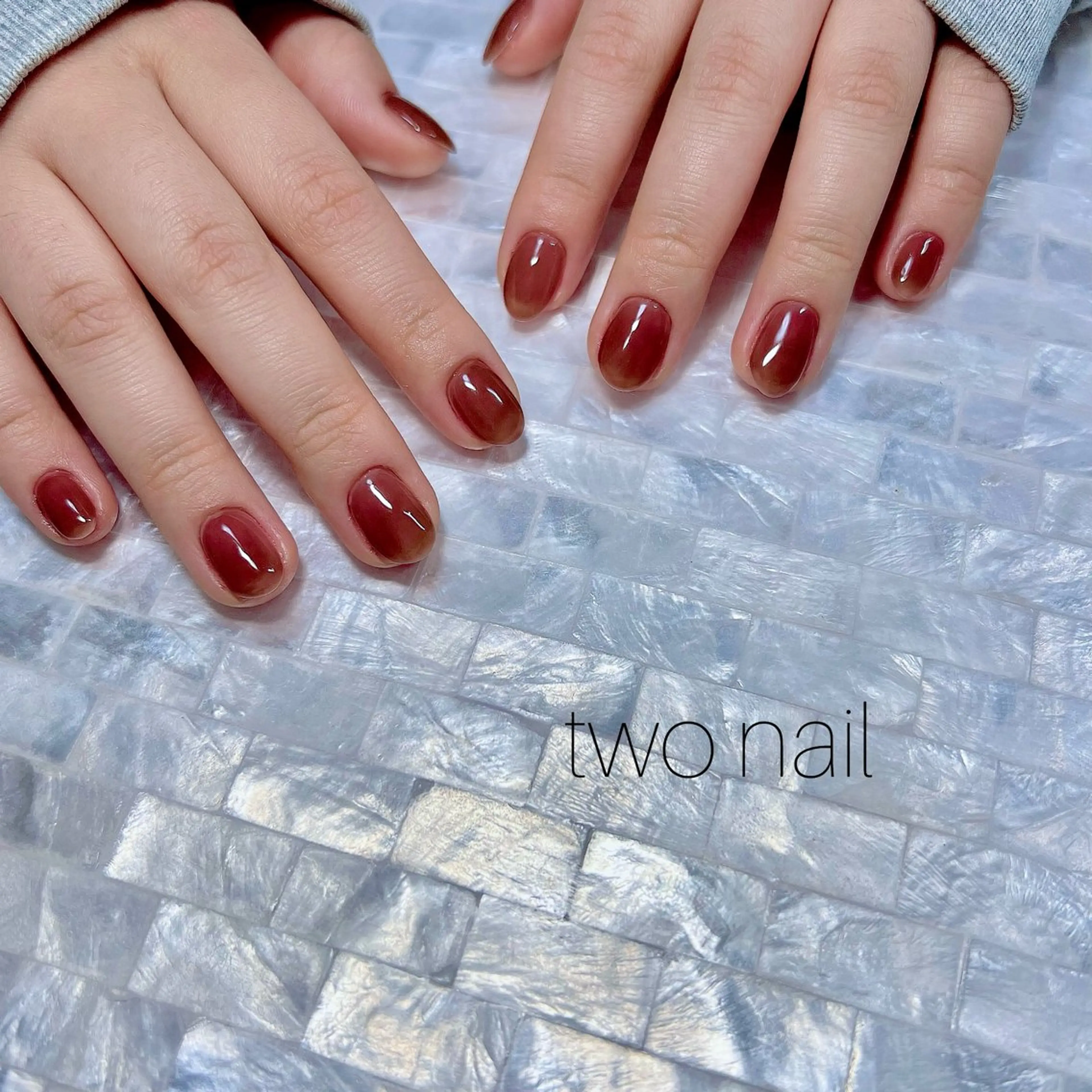ネイル ブラウン ネイルチップ ホワイト ハンドネイル two nailのネイルデザイン