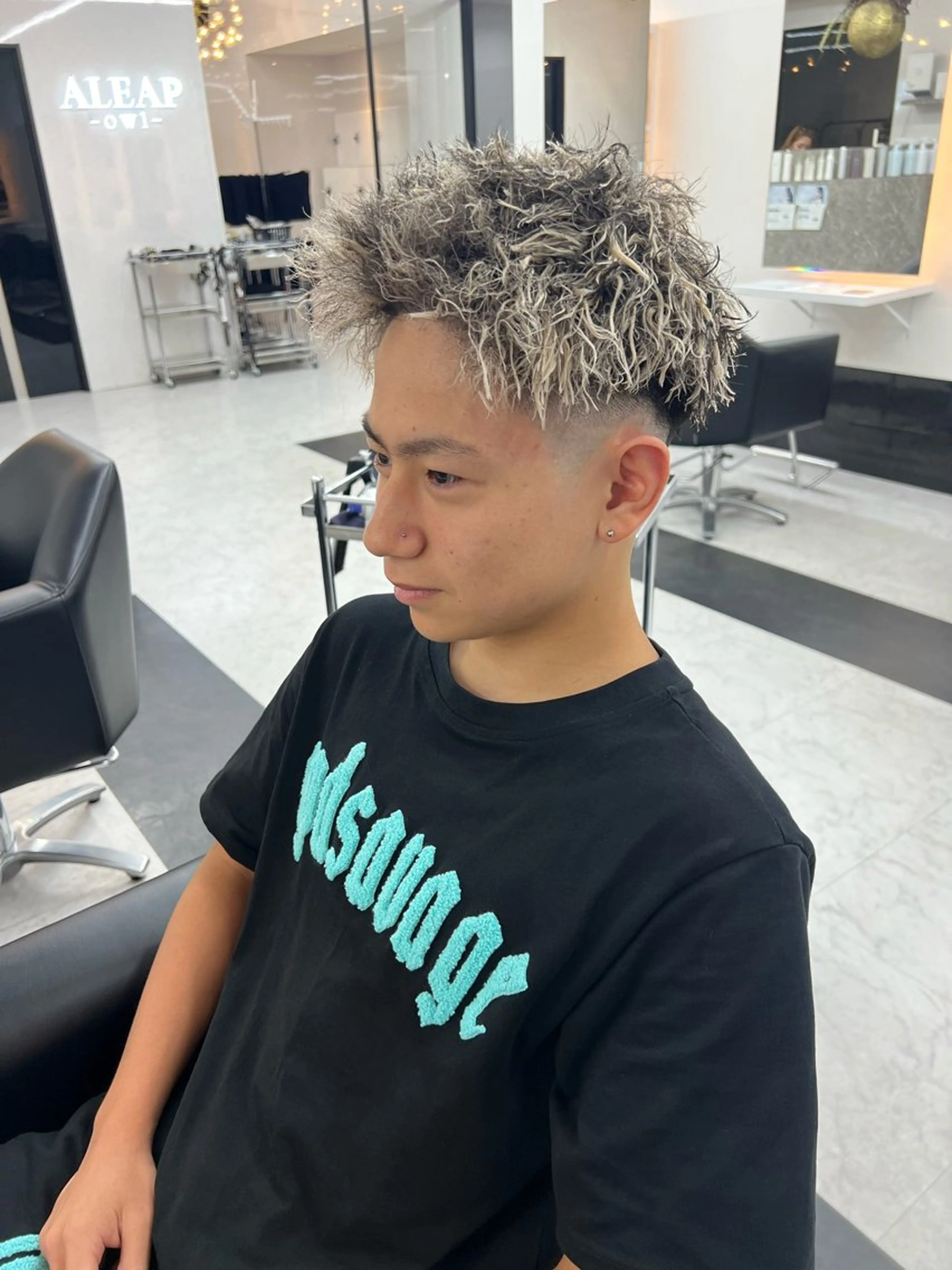 カラー パーマ メンズ メンズメッシュ メンズパーマ メンズツイストパーマ メッシュ ツイストパーマ ALEAP himekaのヘアスタイル