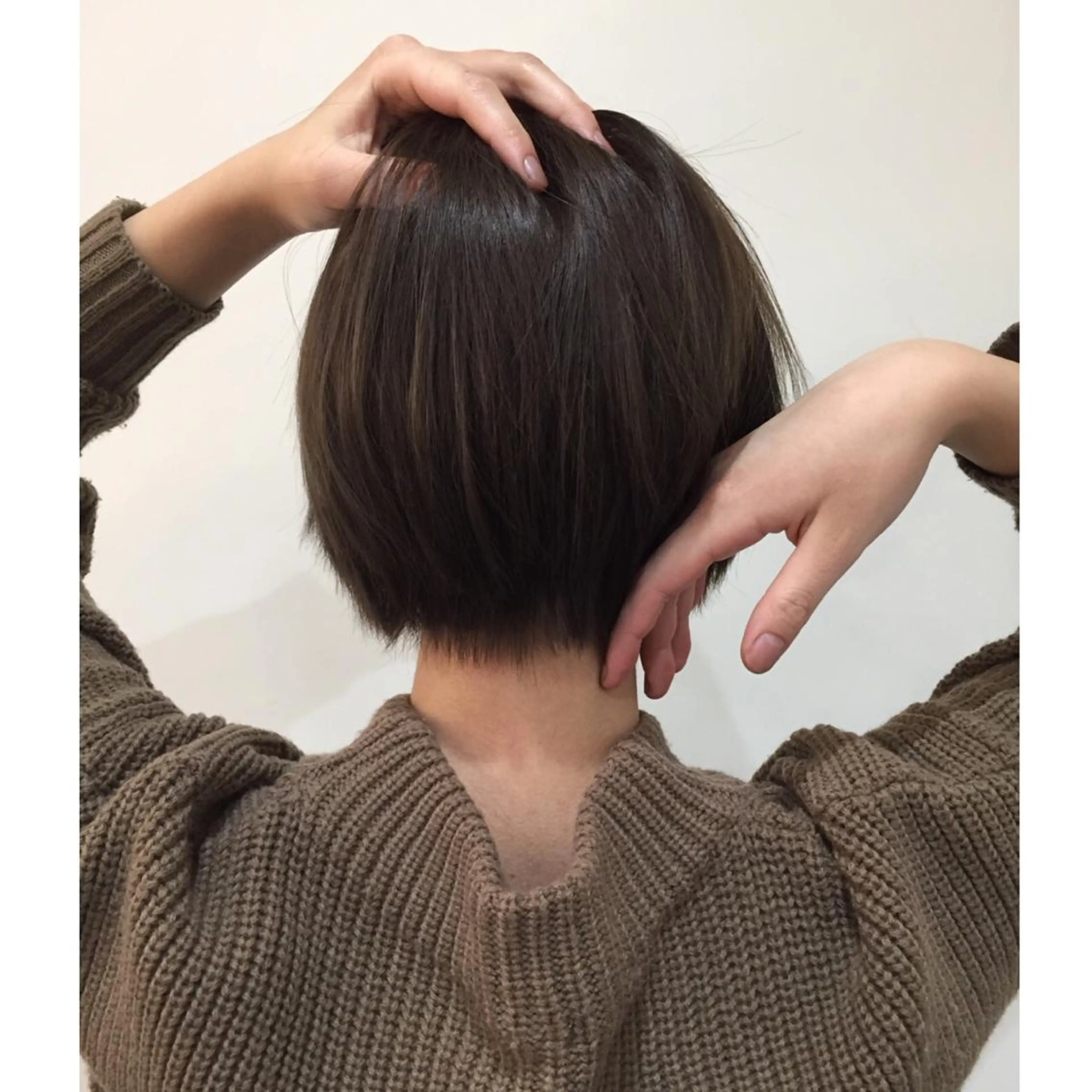 ショート カラー ヘアアレンジ アッシュ ベージュカラー メッシュ 福壽 優奈のヘアスタイル