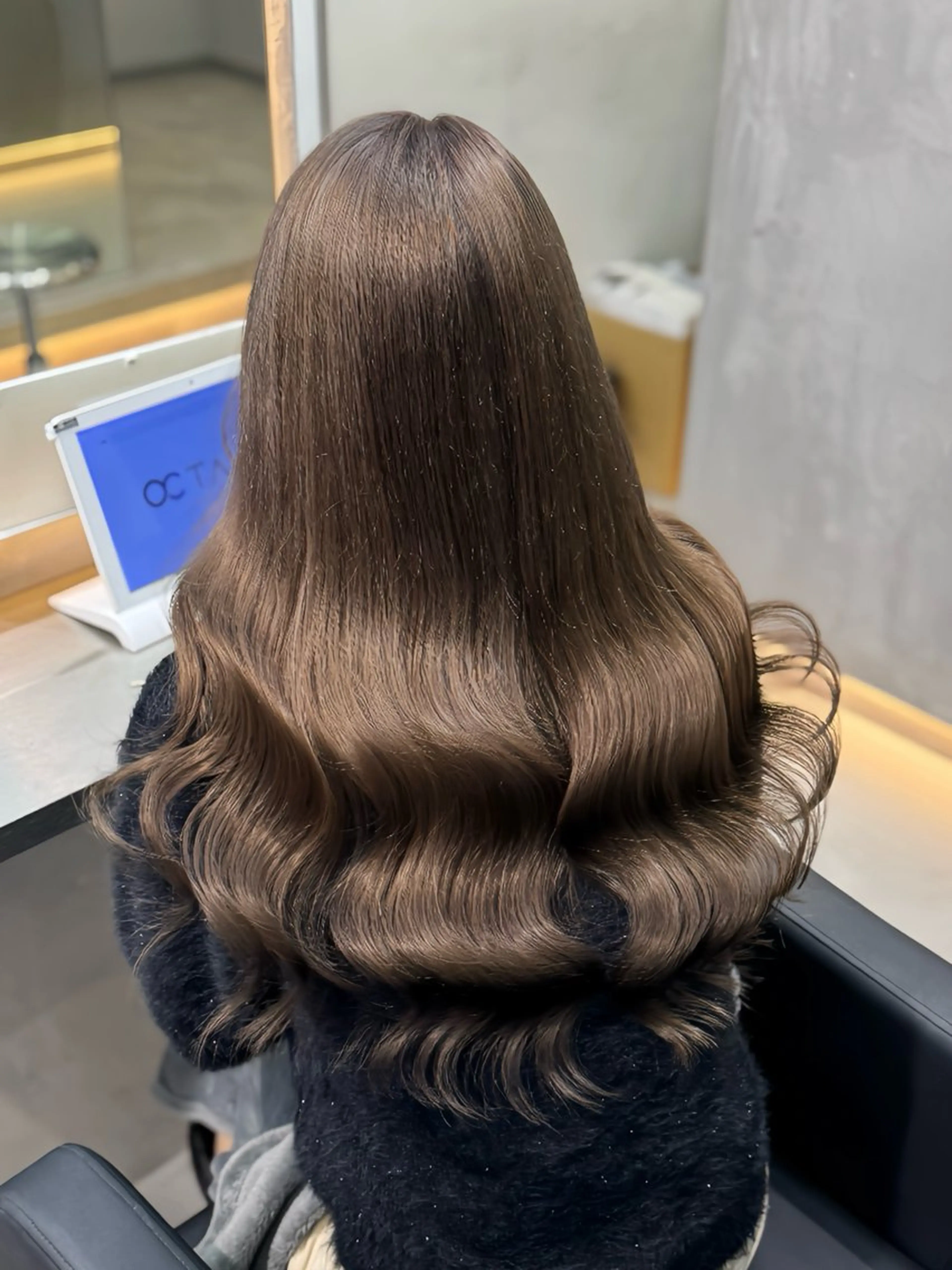 ロング カラー グレージュ ヘアカラー ギャルの女神/ Shionのヘアスタイル