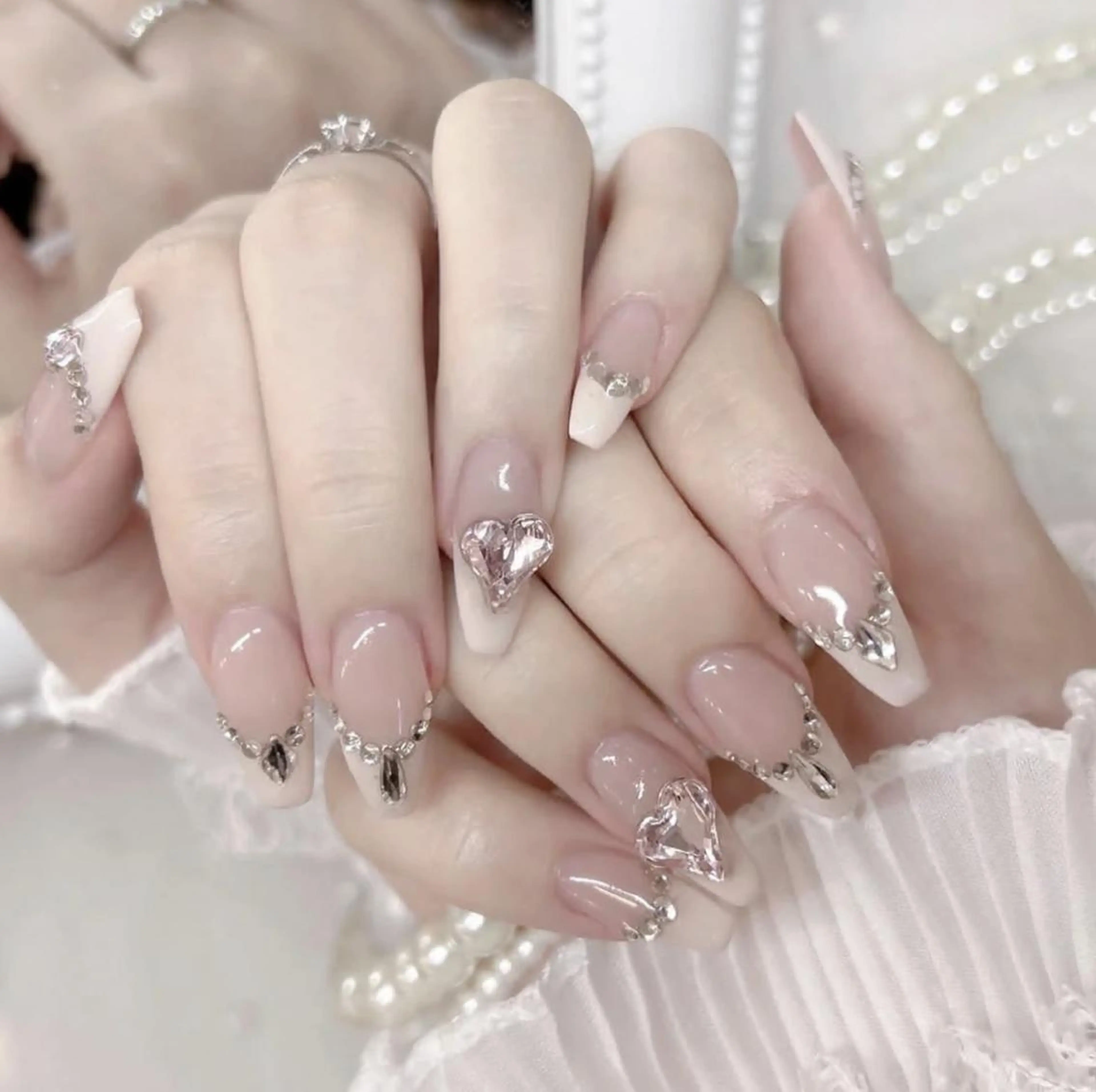 ネイル アートネイル 長さ出し ネイルチップ Queens テイのネイルデザイン