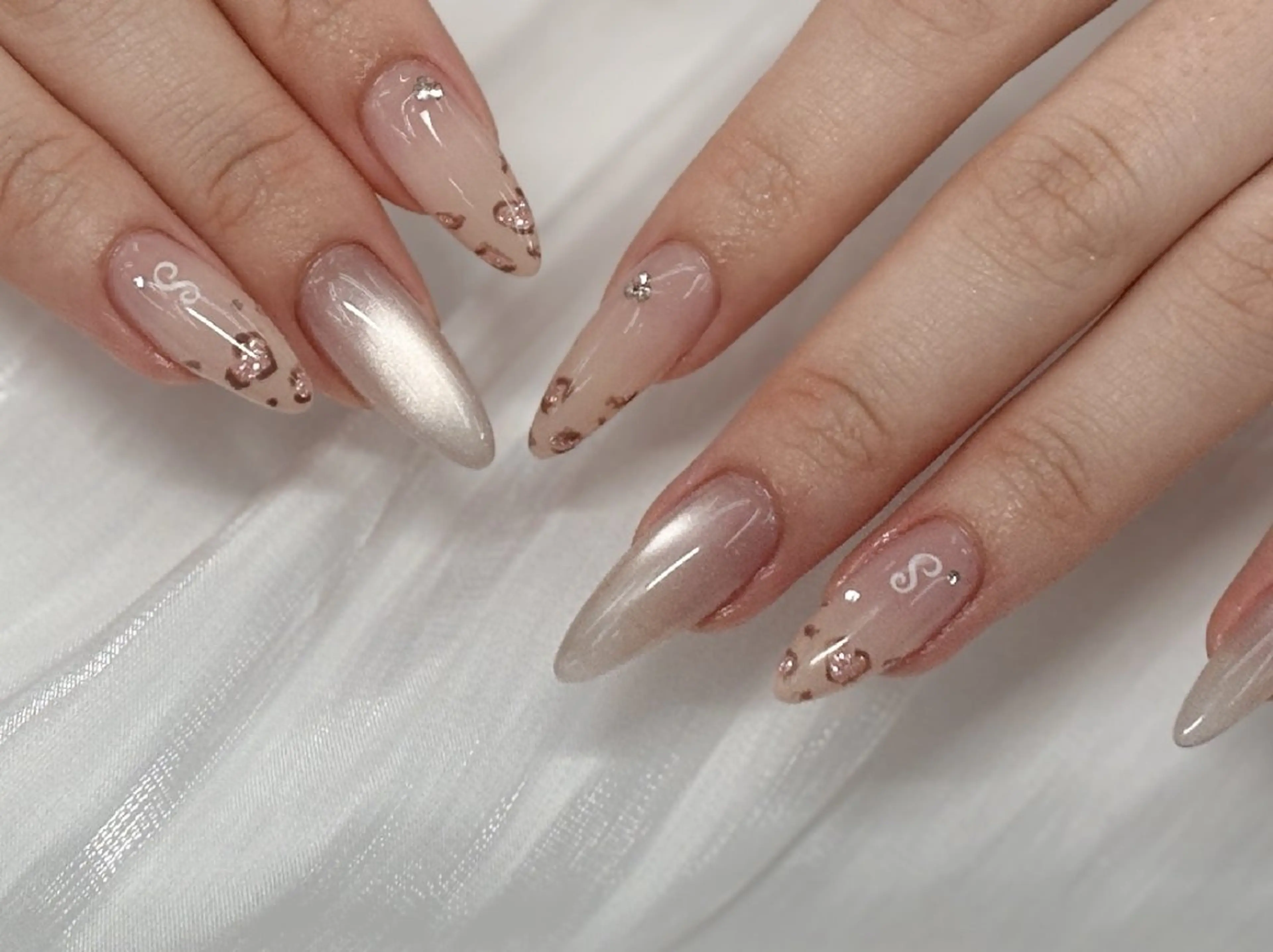 ネイル チークネイル フラッシュネイル フットネイル フレンチネイル ジェルネイル HALOネイルサロン YIYIのネイルデザイン