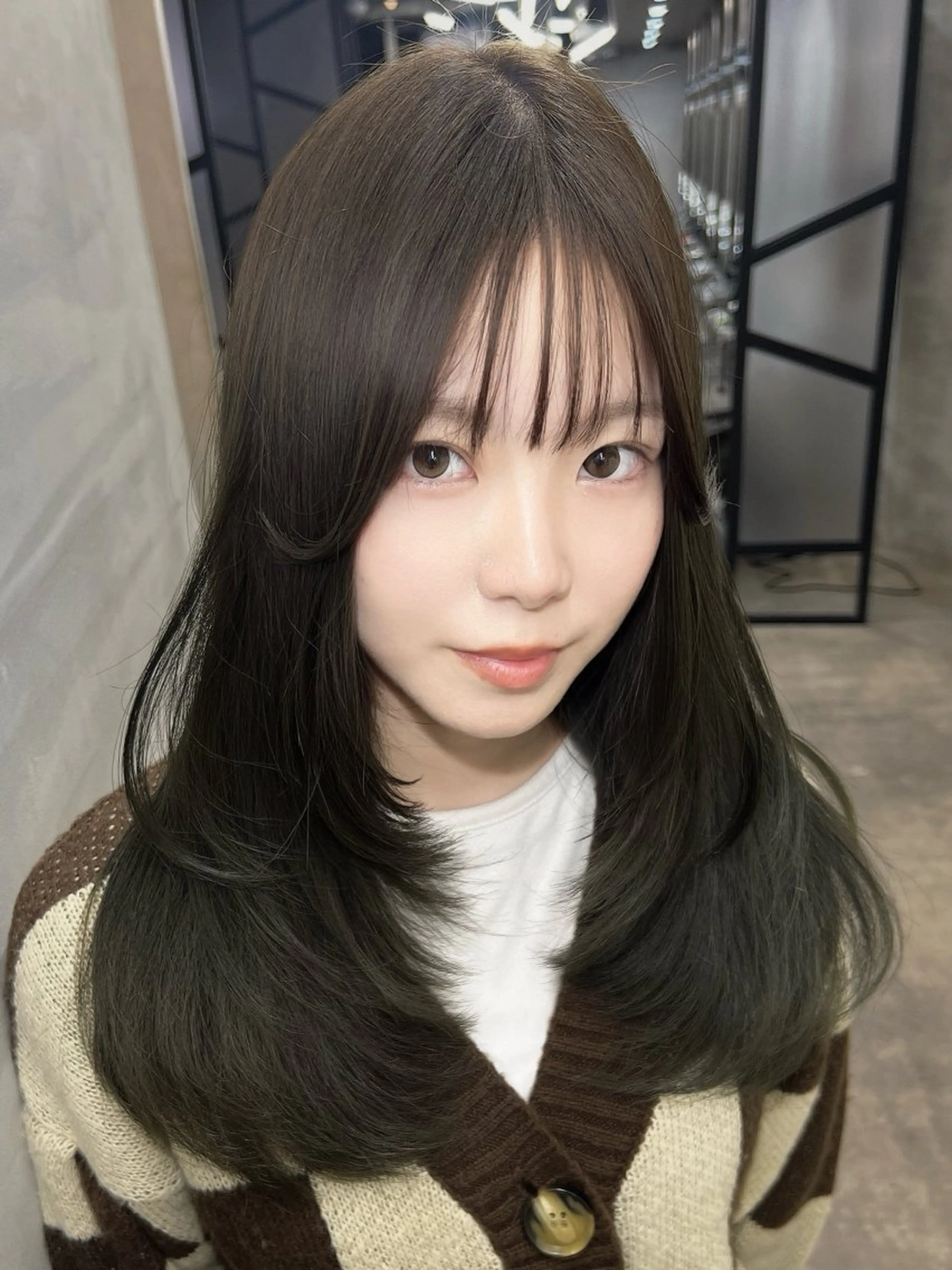 セミロング カラー グレージュ オリーブグレージュ オリーブグレー レイヤーカット カット ヘアカラー トリートメント 艶髪/艶カラー/韓国 髪質改善/縮毛矯正のヘアスタイル