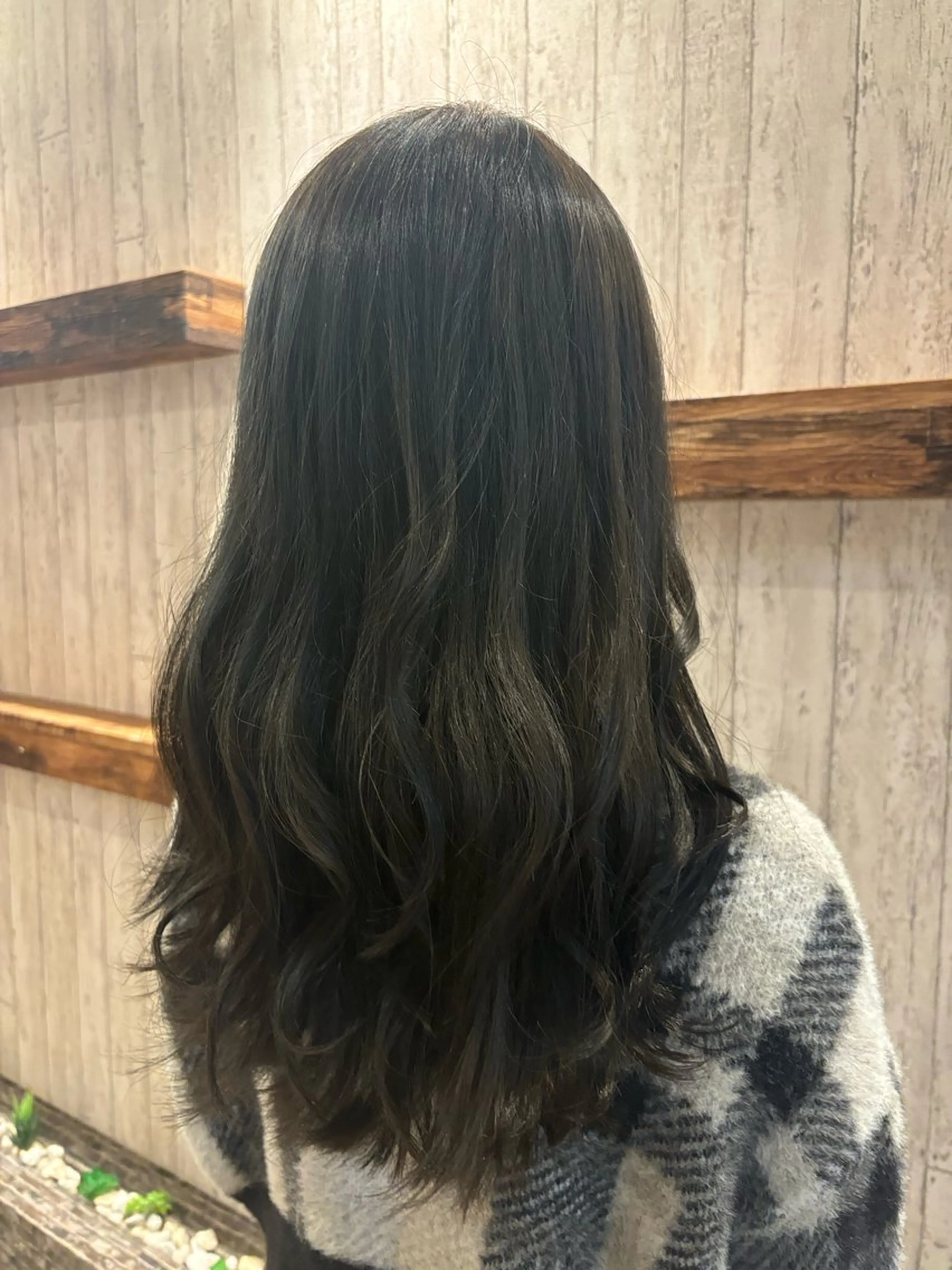 ロング 坂井 アシスタントのヘアスタイル