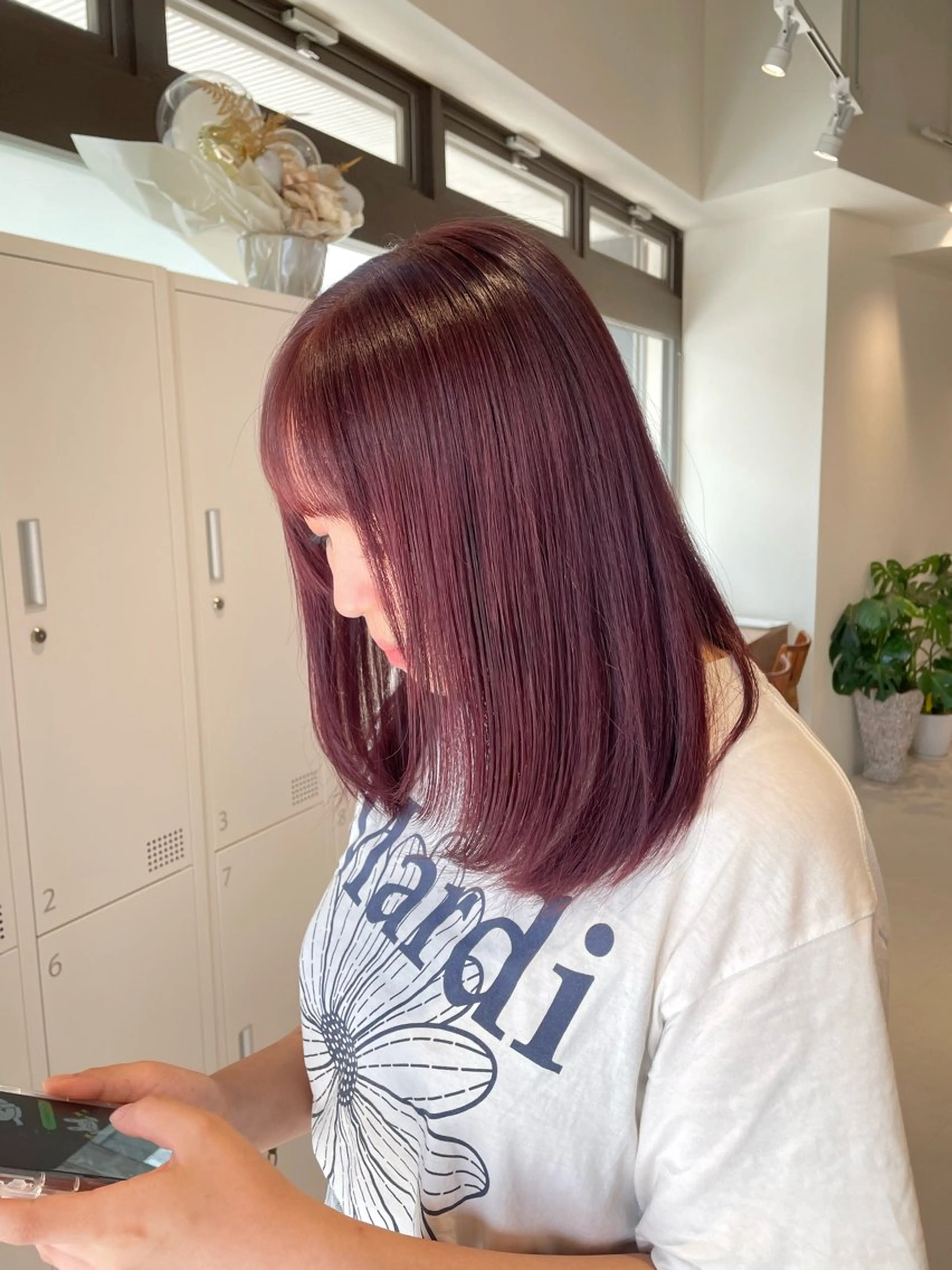 ミディアム カラー ブリーチ カシス ブリーチなしカラー ピンクカラー ヘアカラー ボブ/インナーカラー /眉毛/Miyuのヘアスタイル